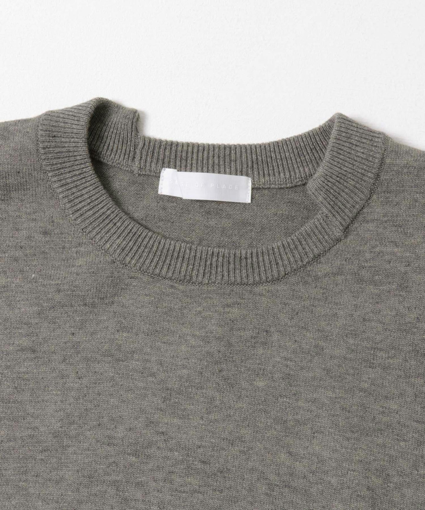 不對稱圓領針織衫