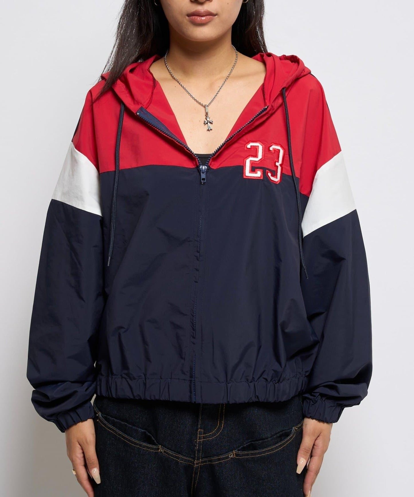 【WHO'S WHO gallery】數字印花尼龍連帽外套