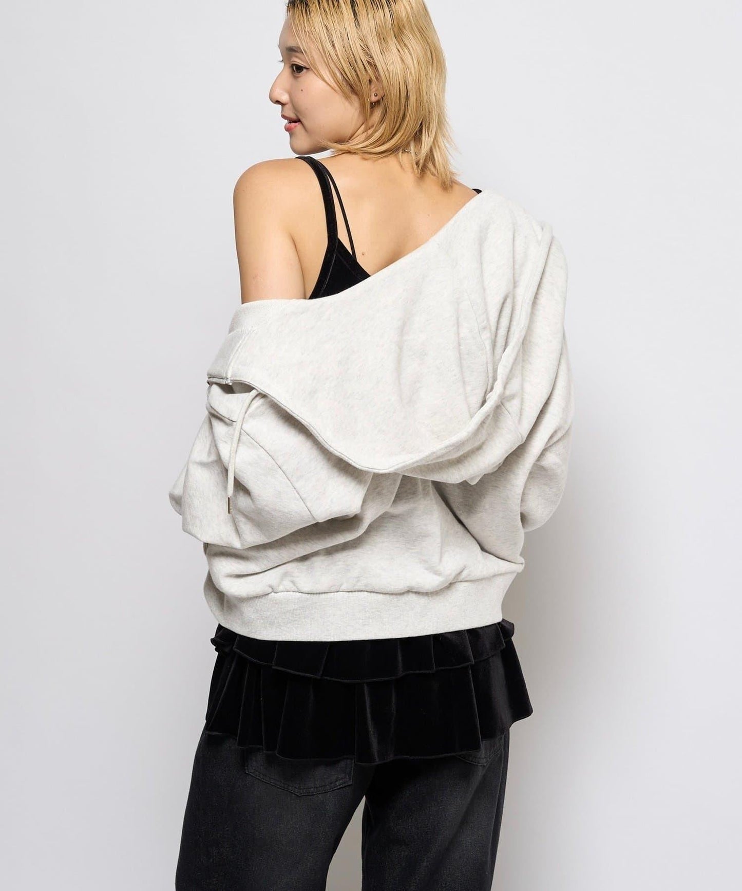 【WHO'S WHO gallery】天鵝絨荷葉邊長款上衣