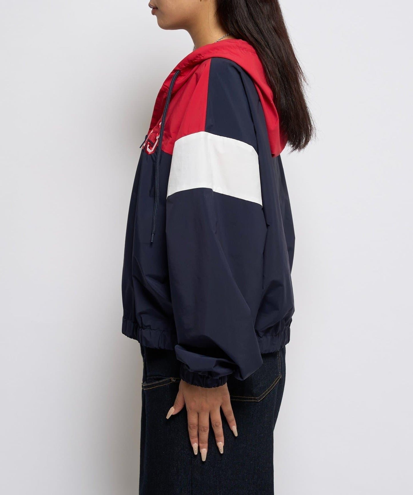 【WHO'S WHO gallery】數字印花尼龍連帽外套