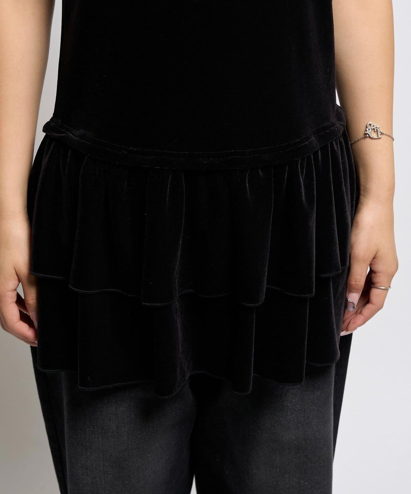 【WHO'S WHO gallery】天鵝絨荷葉邊長款上衣