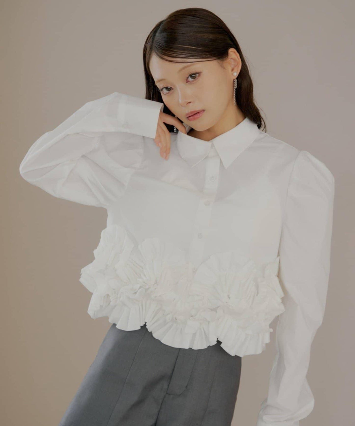 【SALON by Chico】下襬荷葉邊設計襯衫