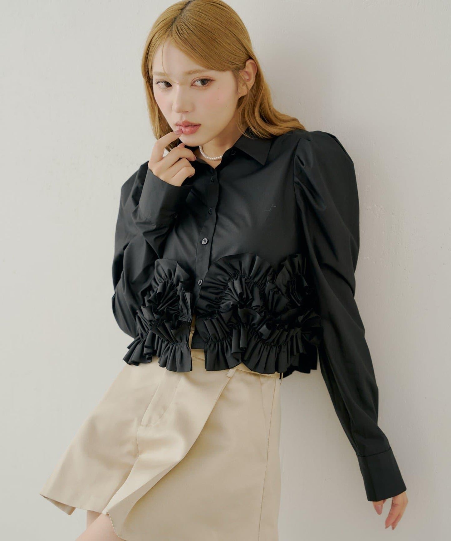 【SALON by Chico】下襬荷葉邊設計襯衫