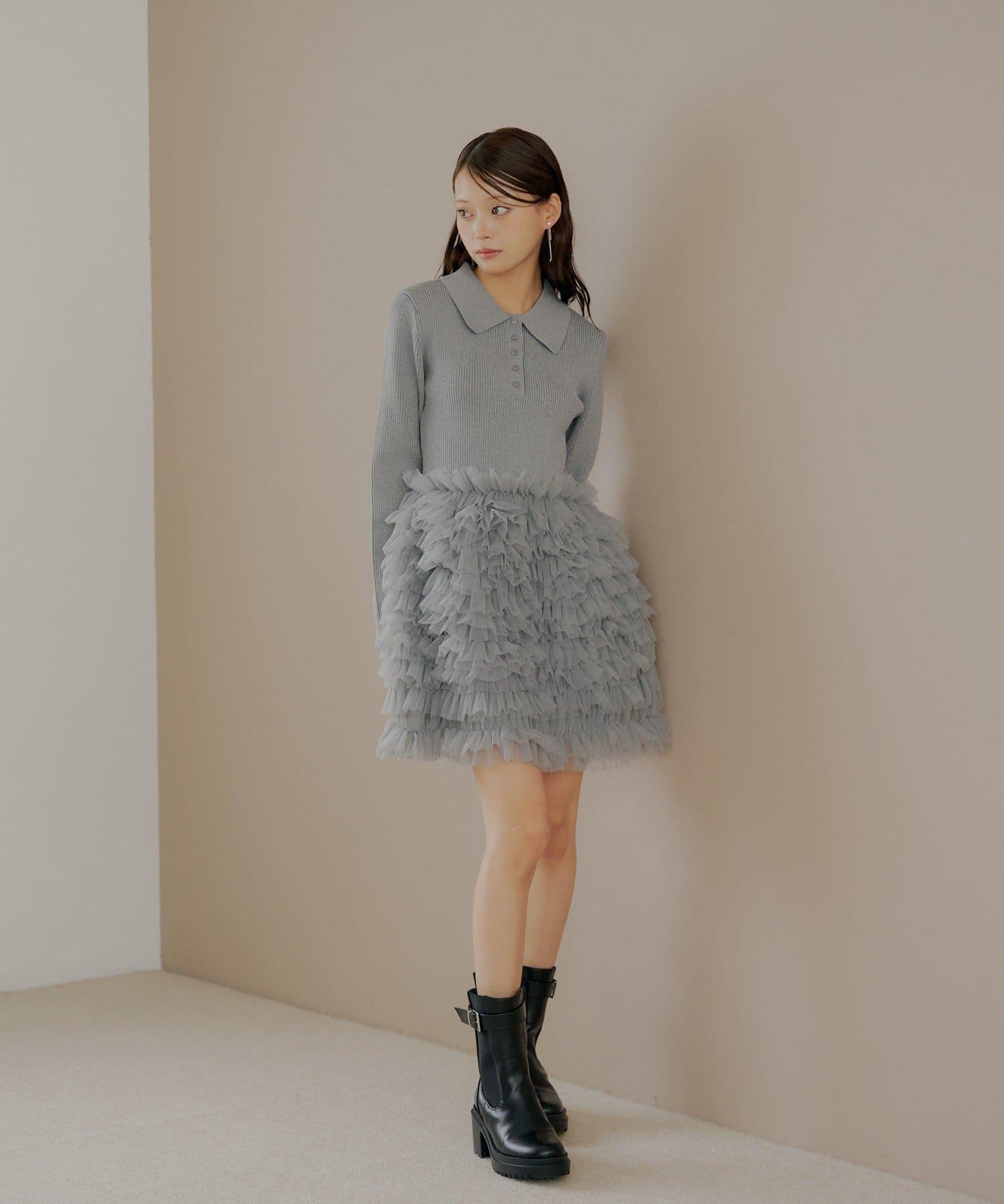 【SALON by Chico】荷葉邊層疊翻領迷你連衣裙