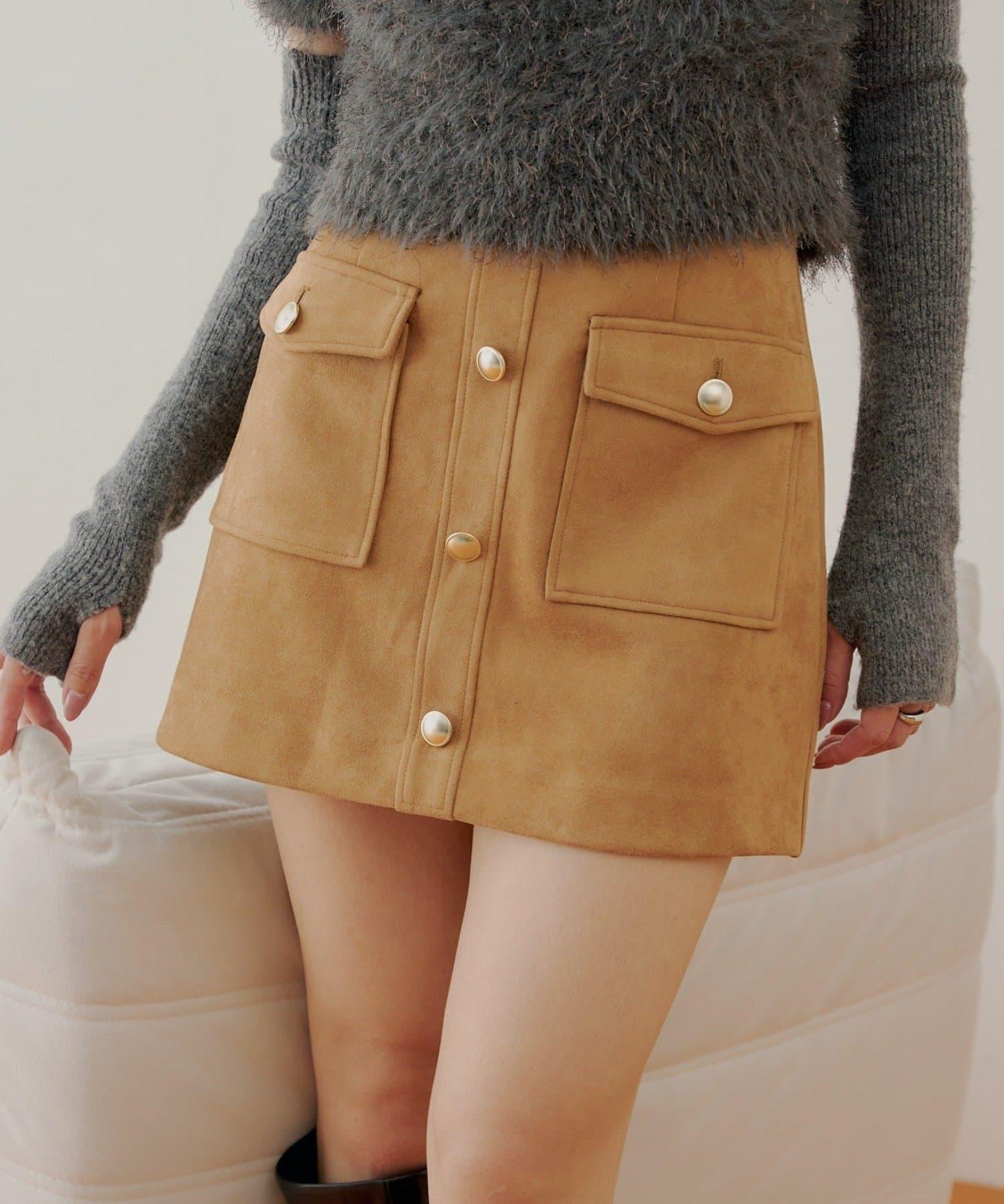 【Chico】前扣麂皮絨A字裙