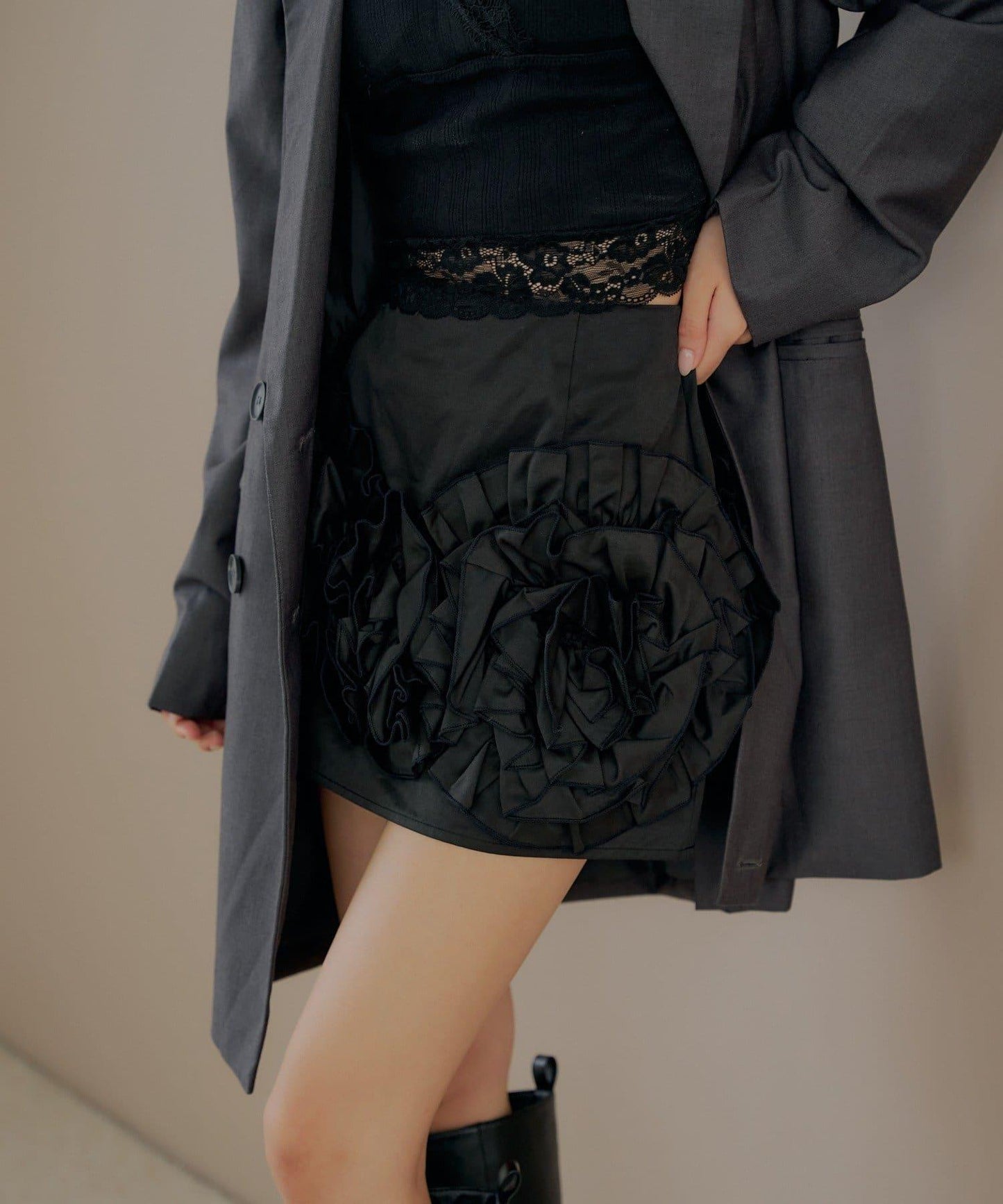 【Chico】荷葉邊設計蓬鬆迷你裙