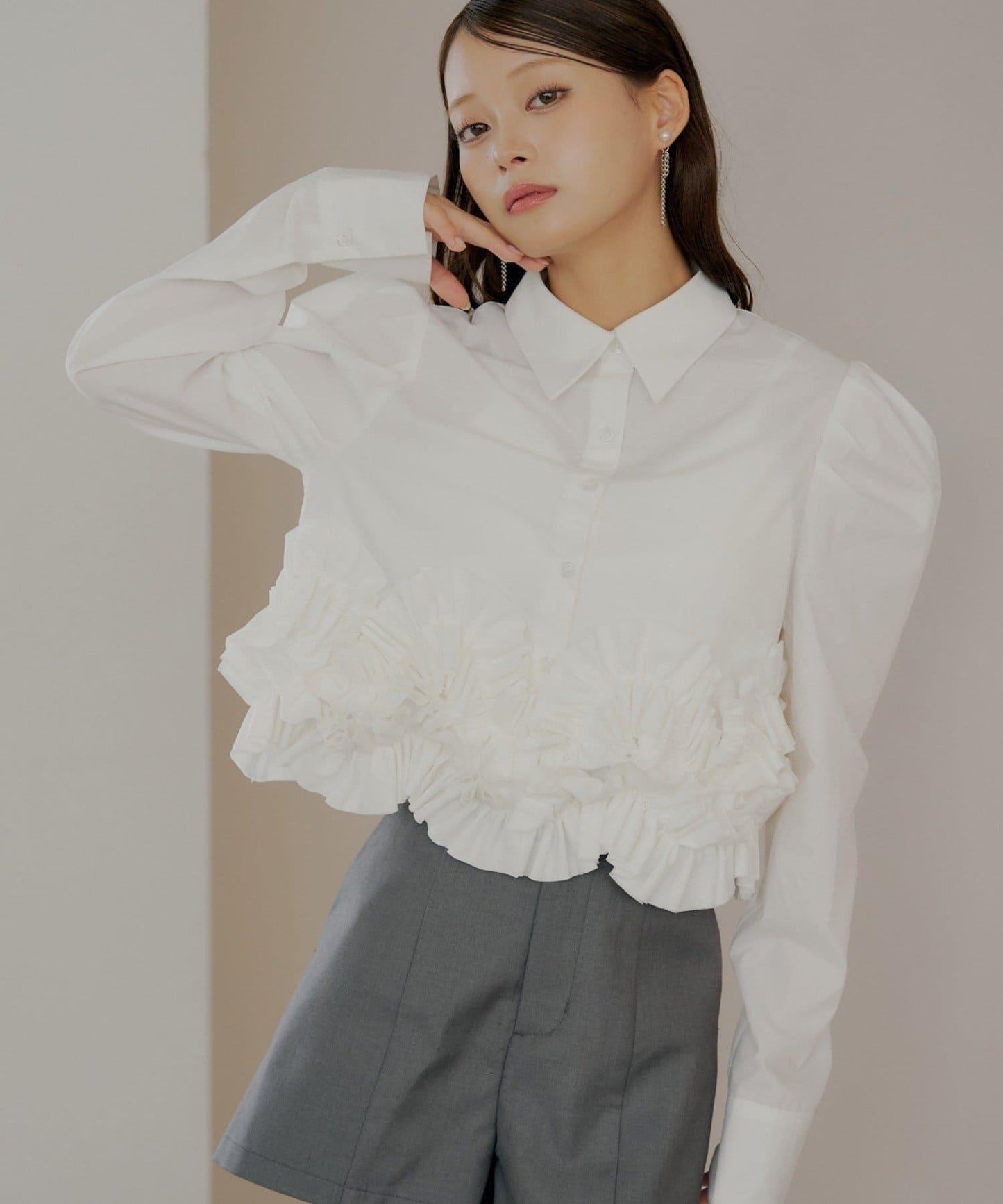 【SALON by Chico】下襬荷葉邊設計襯衫