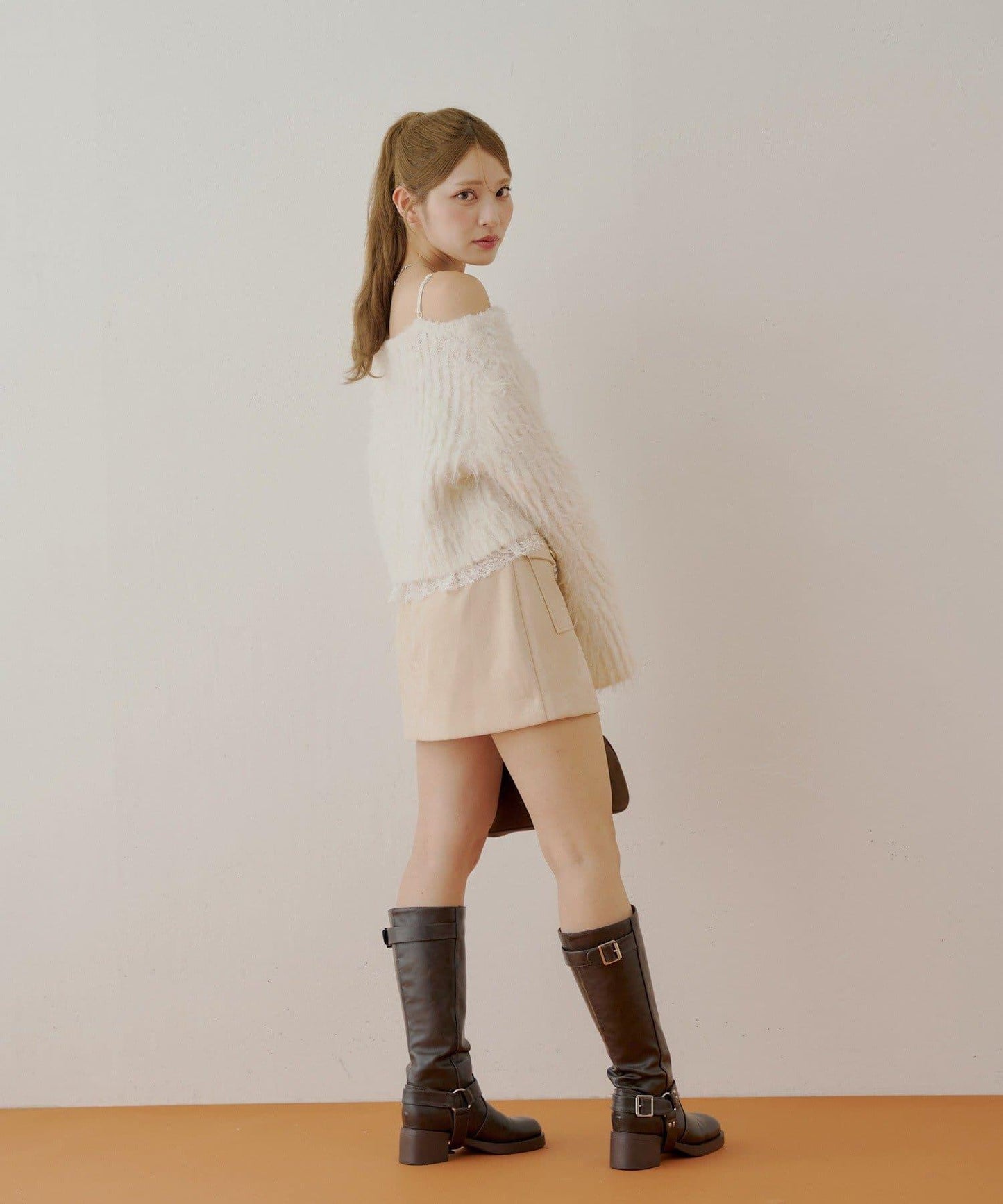 【Chico】前扣麂皮絨A字裙