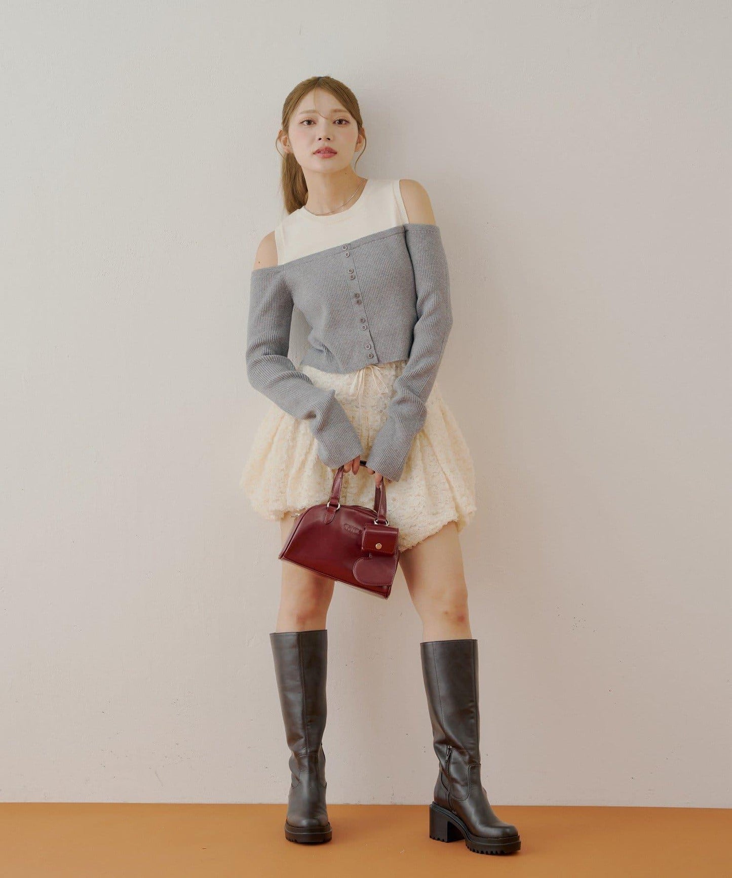 【Chico】針織一字肩拼接針織衫