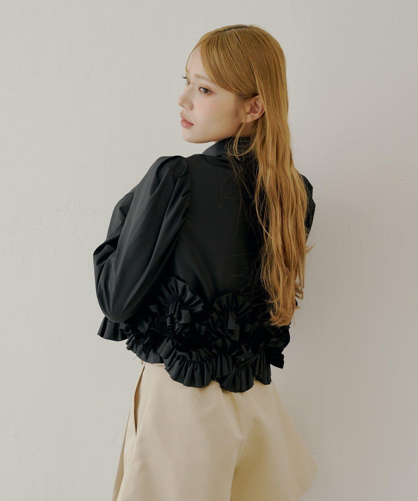 【SALON by Chico】下襬荷葉邊設計襯衫