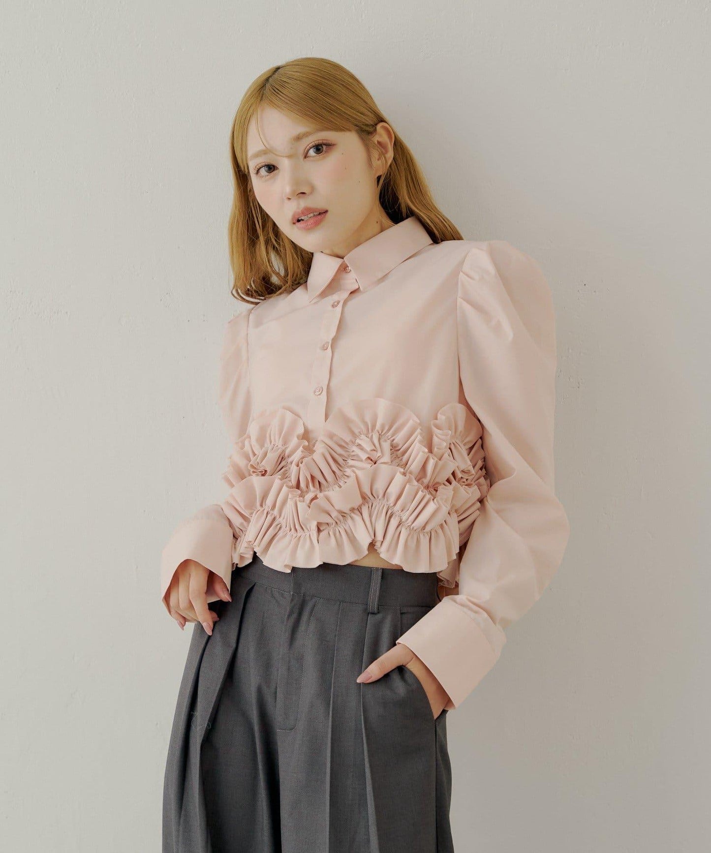 【SALON by Chico】下襬荷葉邊設計襯衫