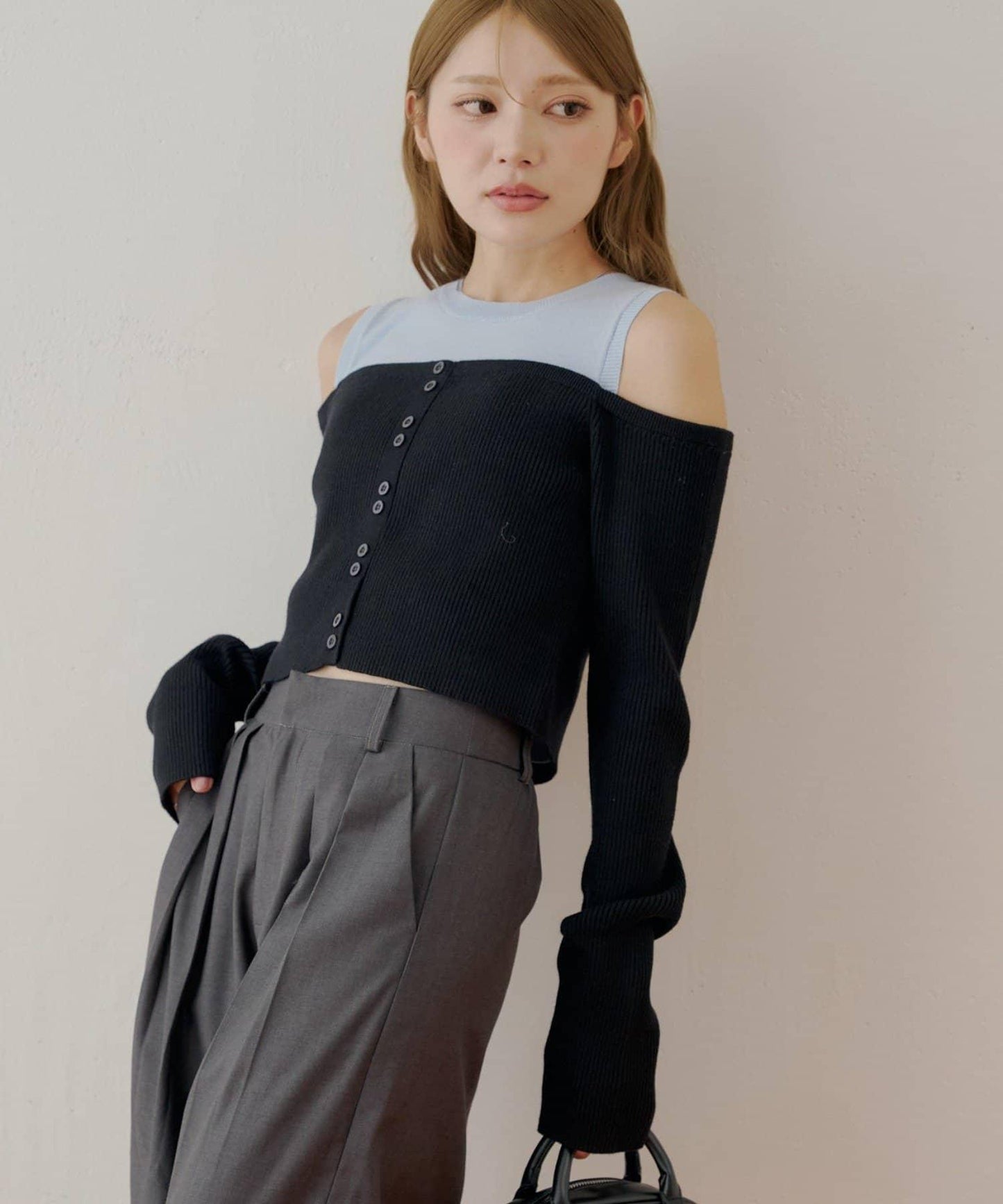 【Chico】針織一字肩拼接針織衫