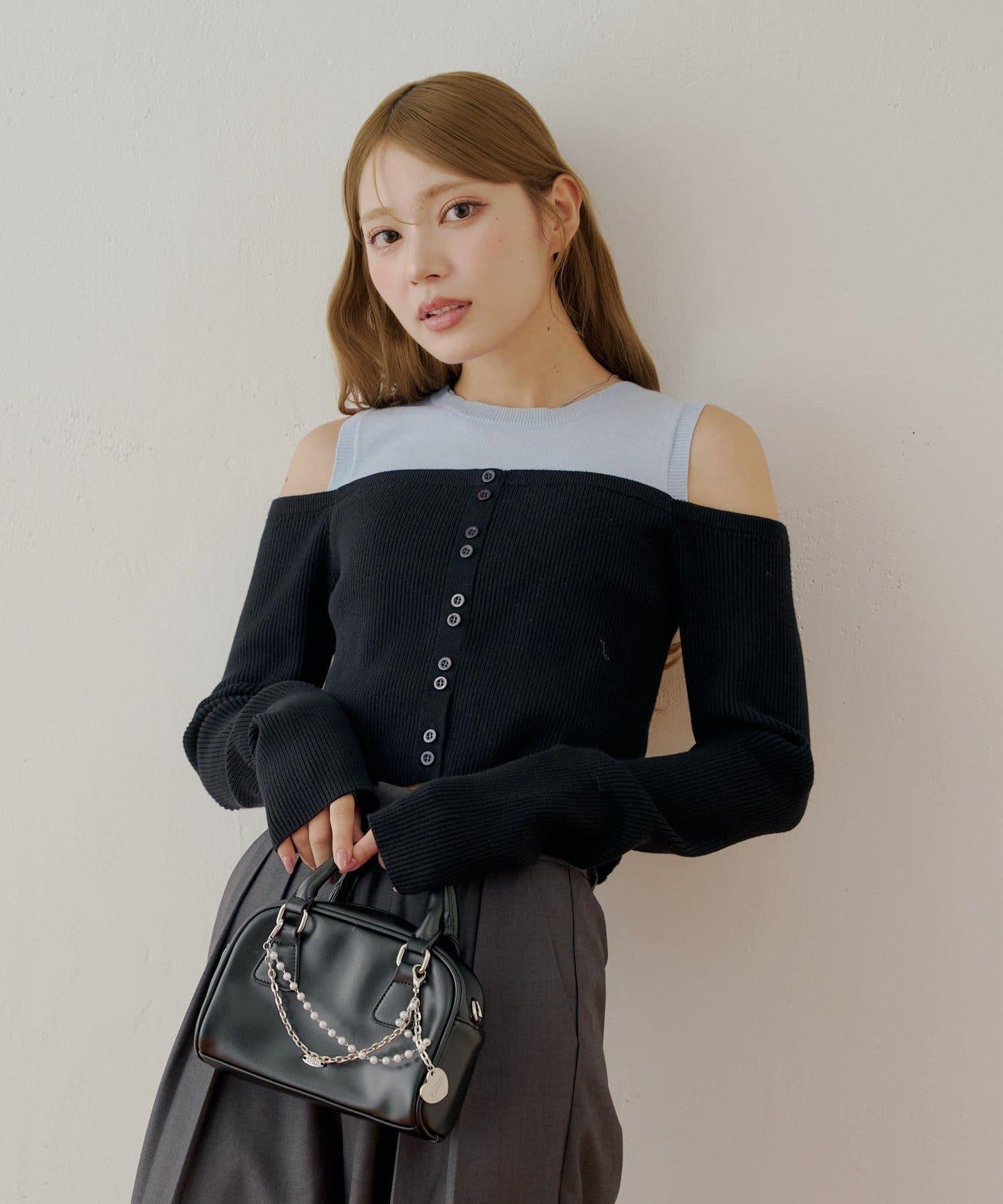 【Chico】針織一字肩拼接針織衫