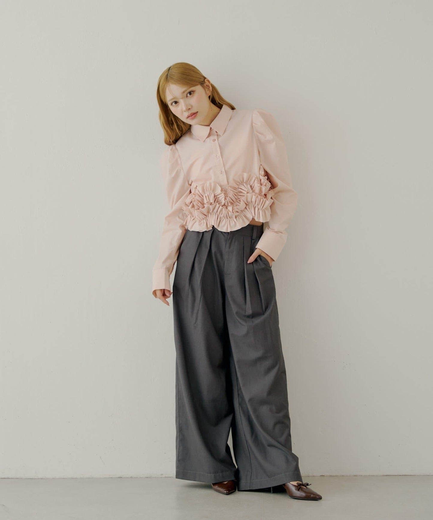 【SALON by Chico】下襬荷葉邊設計襯衫