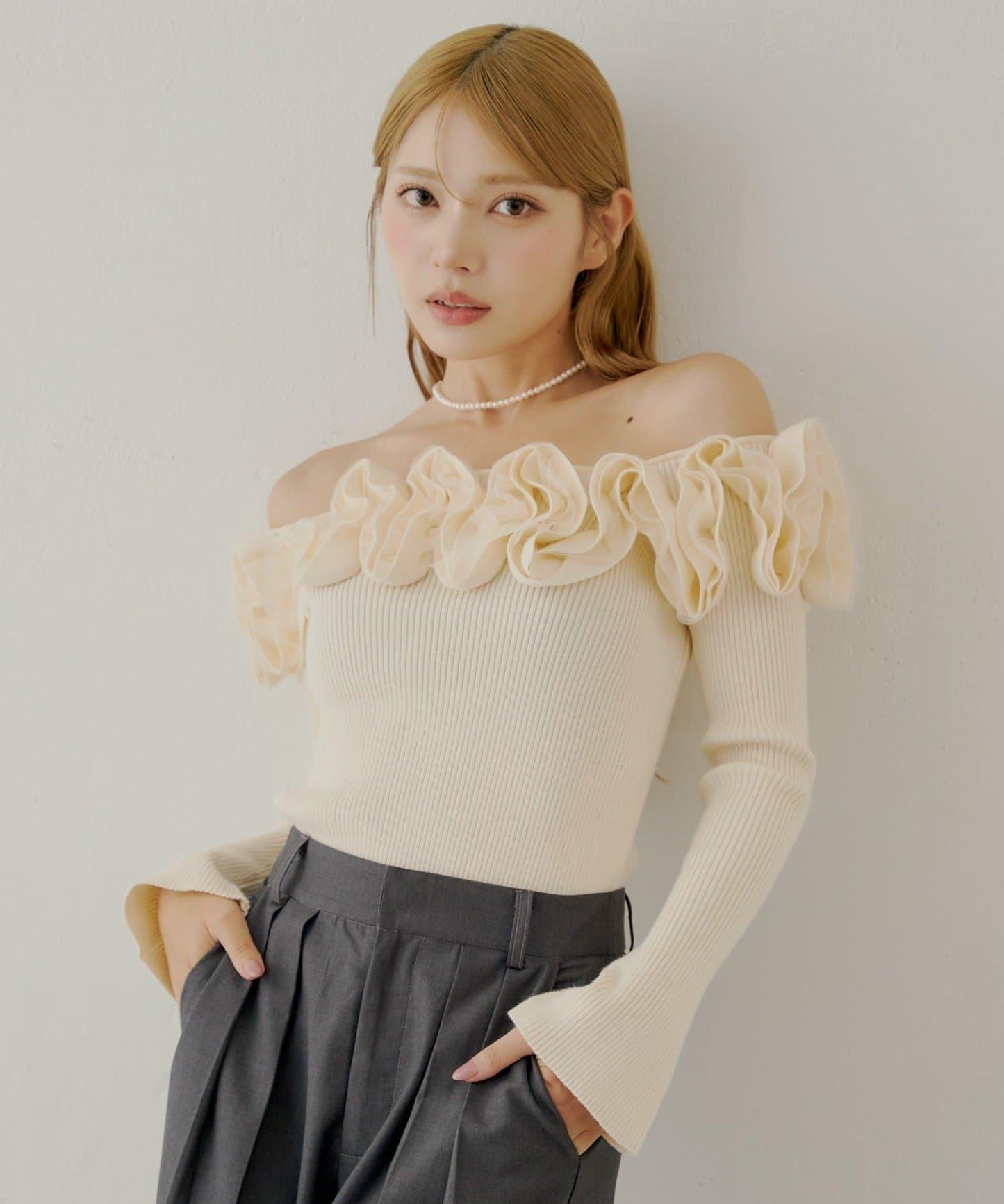 【SALON by Chico】2way荷葉邊設計一字領針織衫