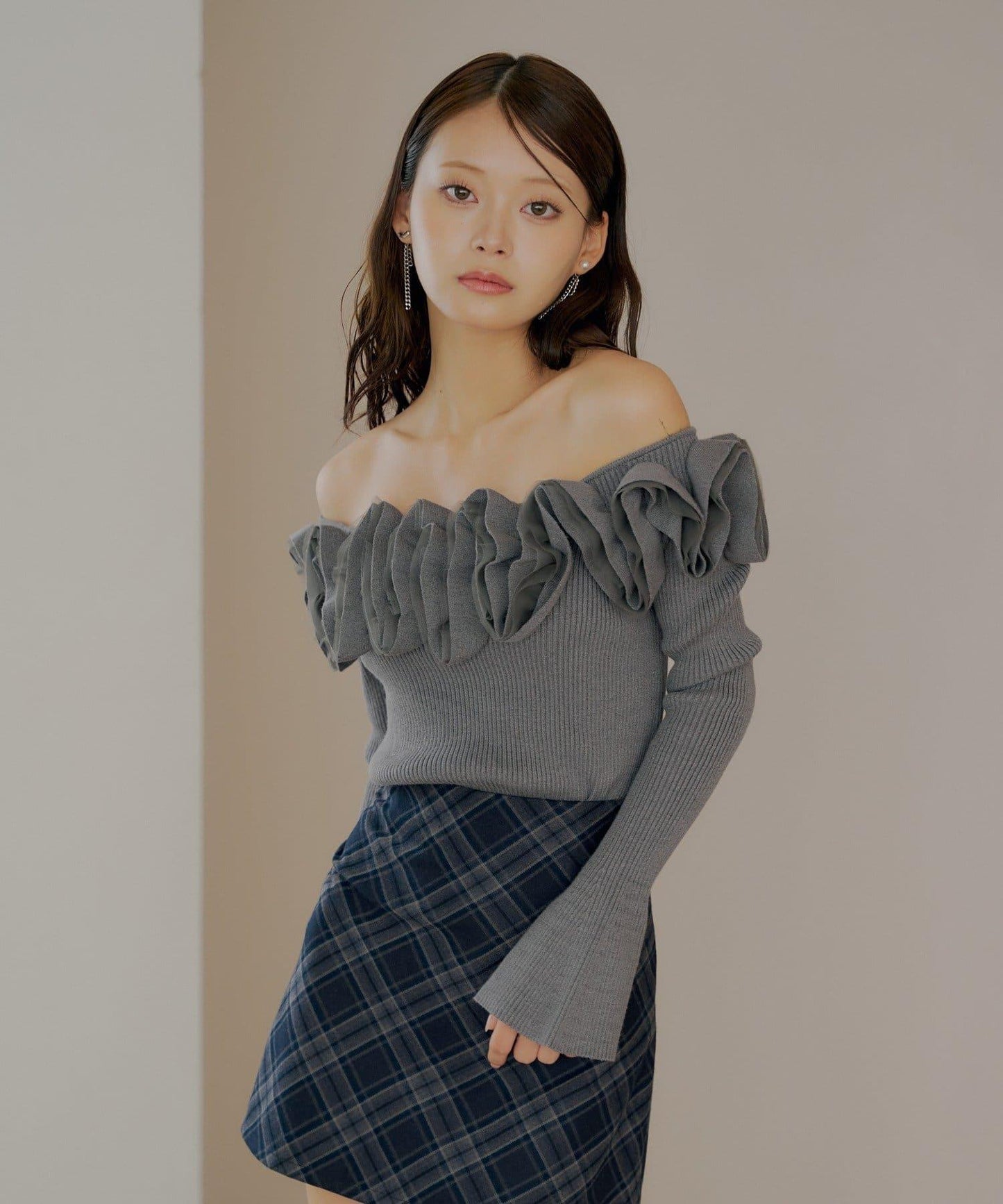 【SALON by Chico】2way荷葉邊設計一字領針織衫