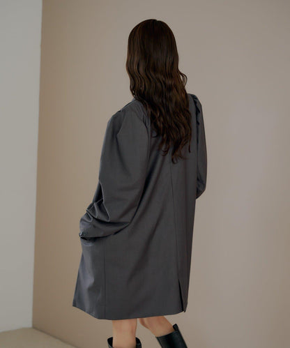 【Chico】帶玫瑰花胸針的蓬鬆長款夾克