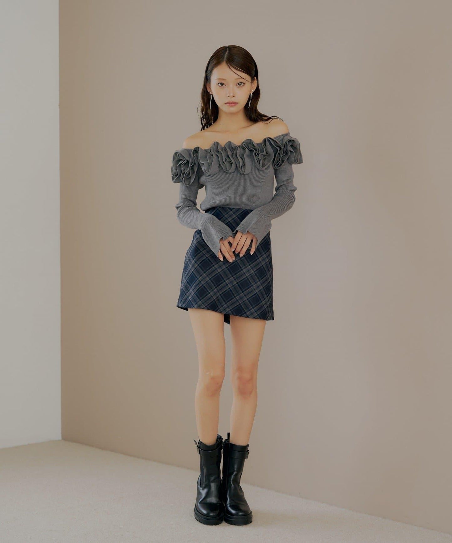 【SALON by Chico】2way荷葉邊設計一字領針織衫