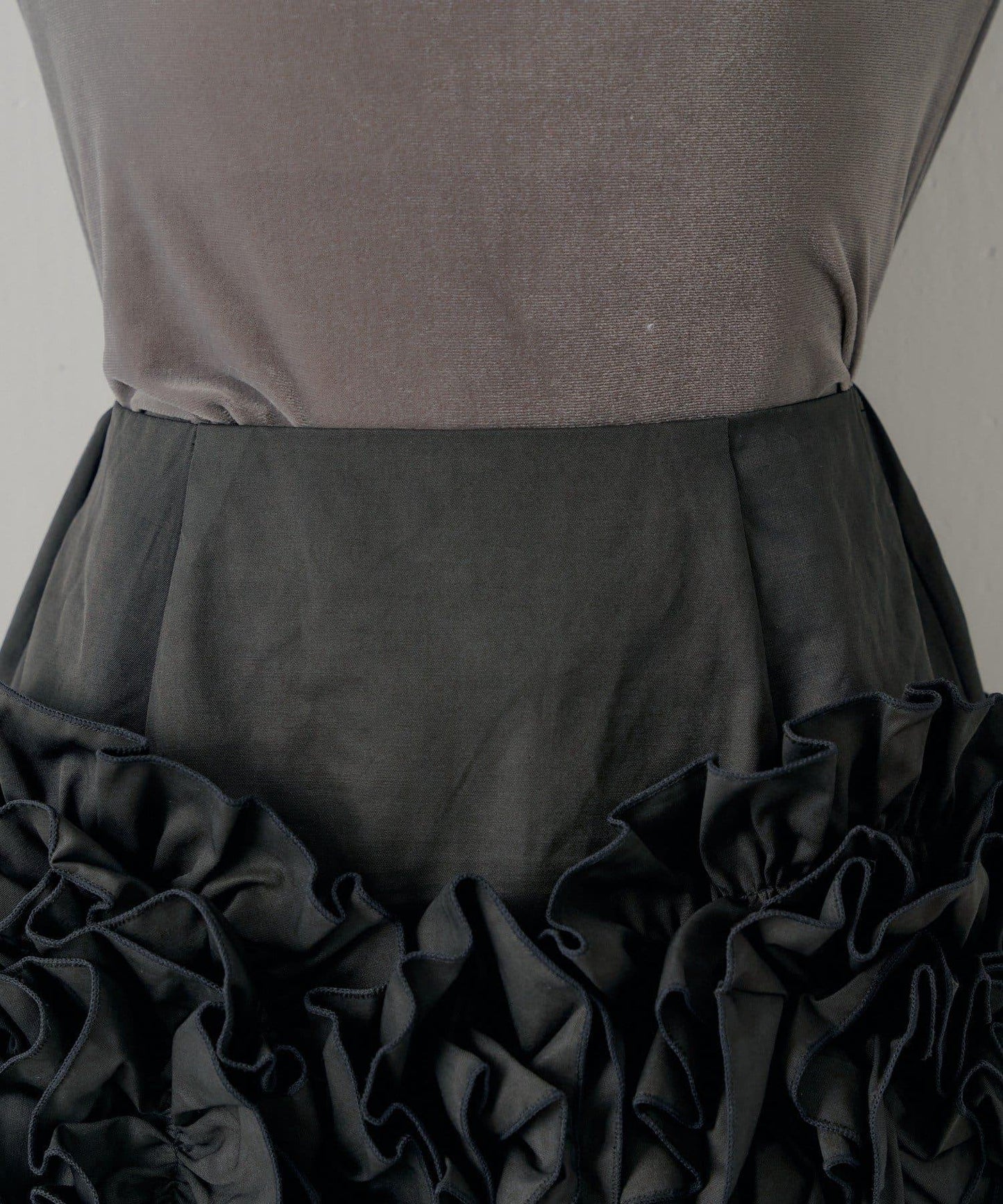 【Chico】荷葉邊設計蓬鬆迷你裙