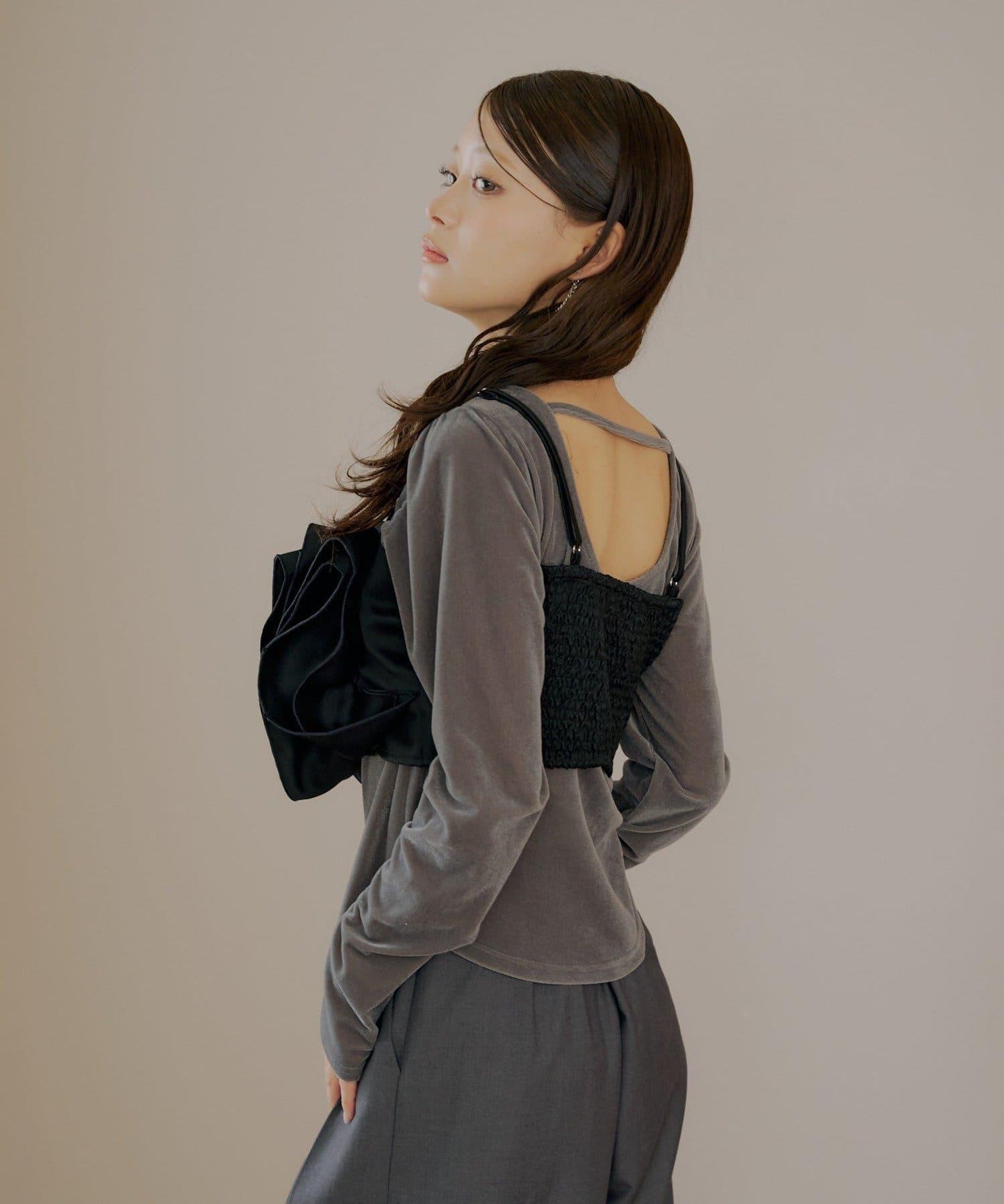 【Chico】荷葉邊吊帶+天鵝絨上衣套裝