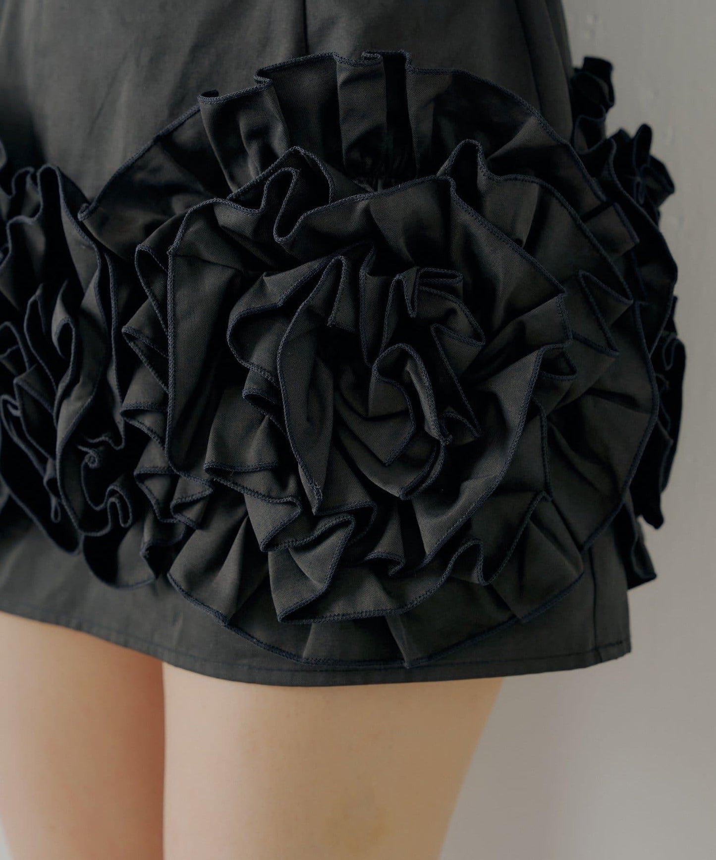 【Chico】荷葉邊設計蓬鬆迷你裙