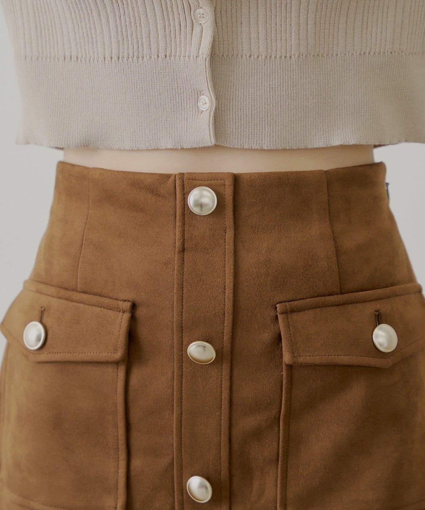 【Chico】前扣麂皮絨A字裙