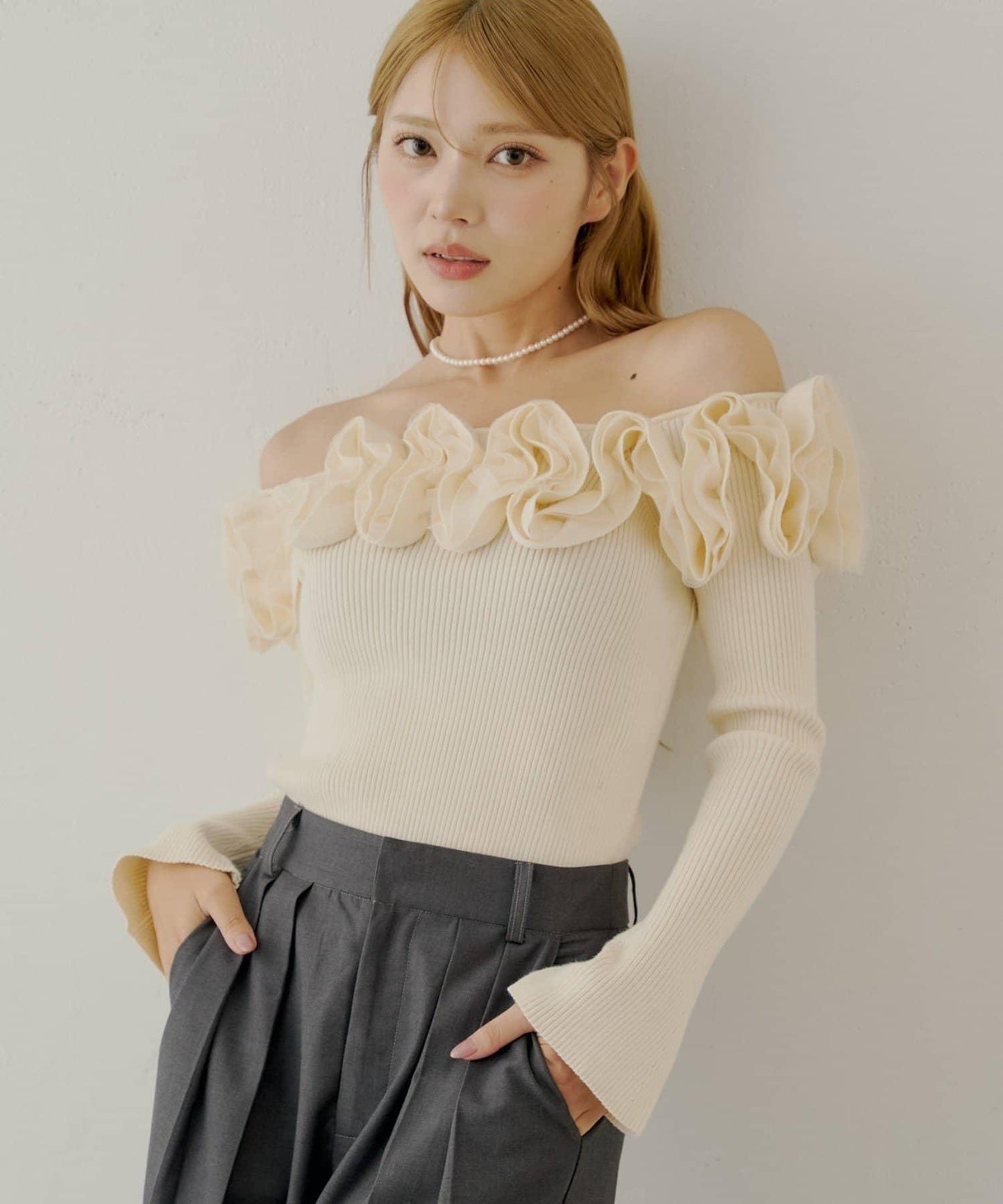 【SALON by Chico】2way荷葉邊設計一字領針織衫