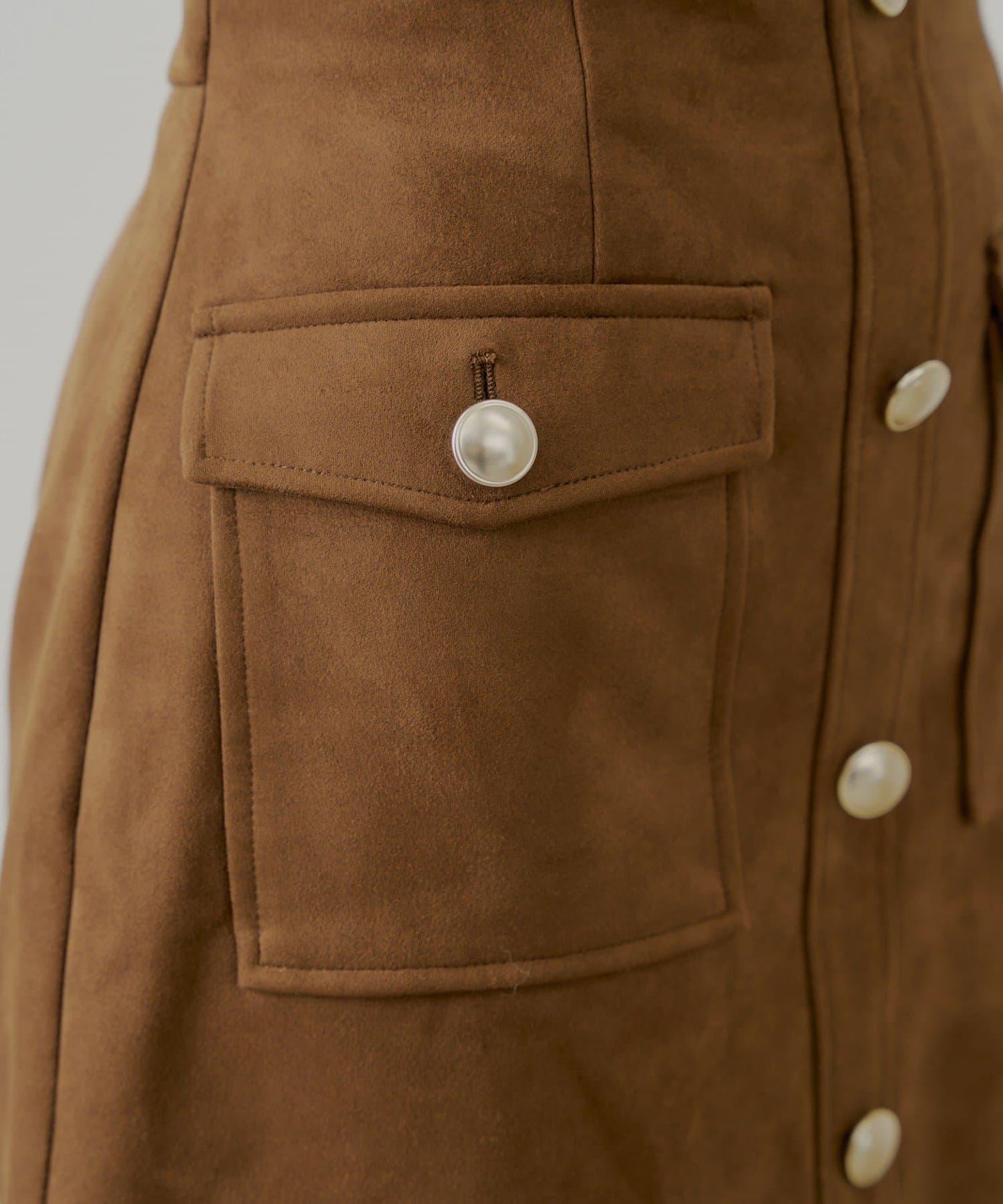 【Chico】前扣麂皮絨A字裙