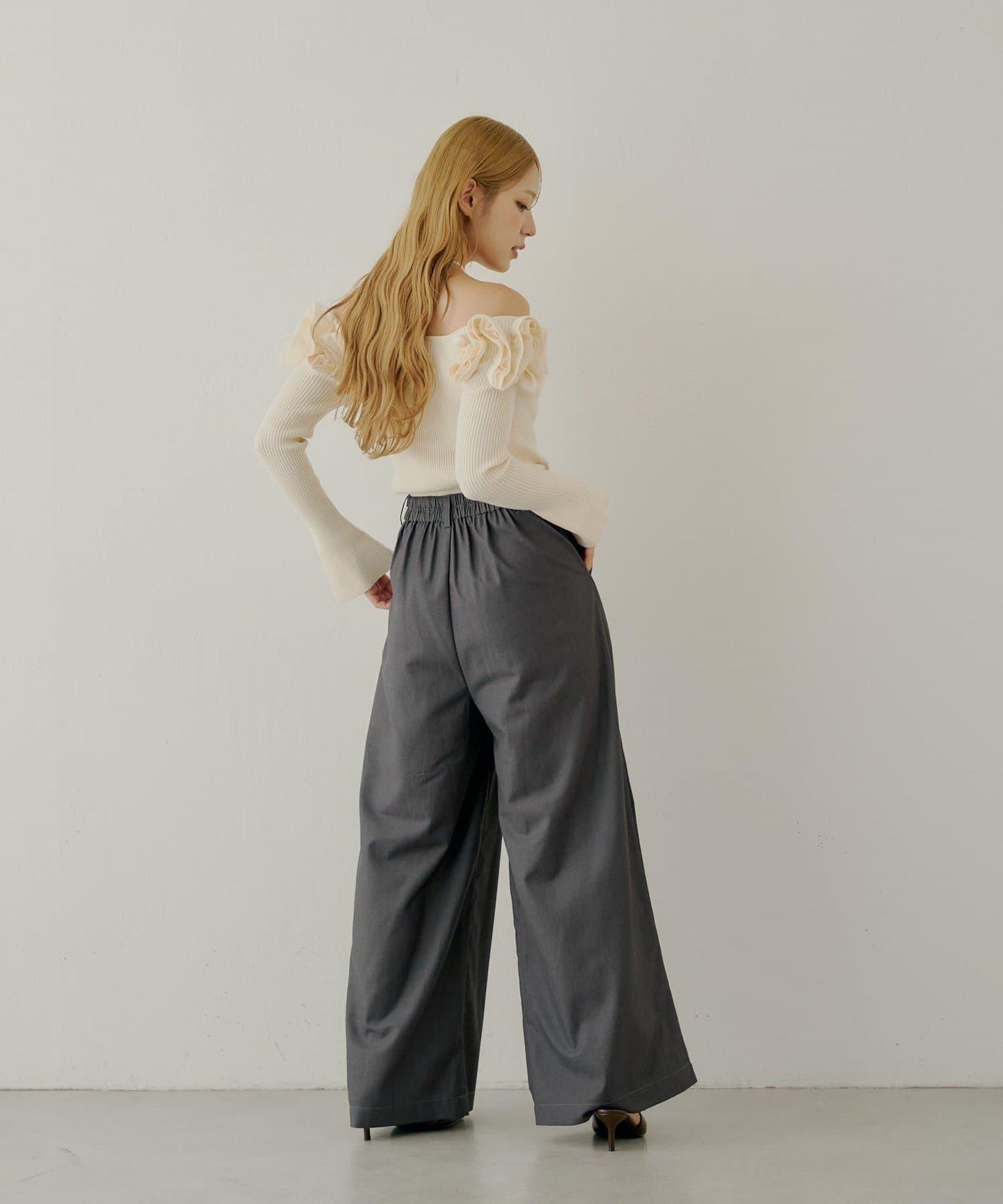 【SALON by Chico】2way荷葉邊設計一字領針織衫