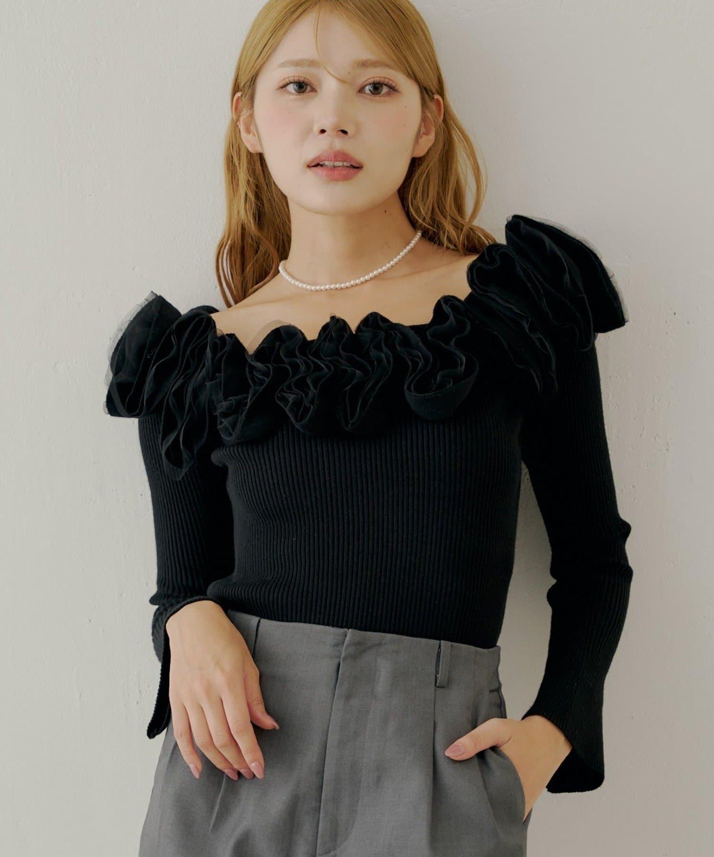 【SALON by Chico】2way荷葉邊設計一字領針織衫