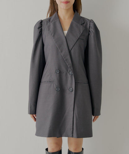 【Chico】帶玫瑰花胸針的蓬鬆長款夾克