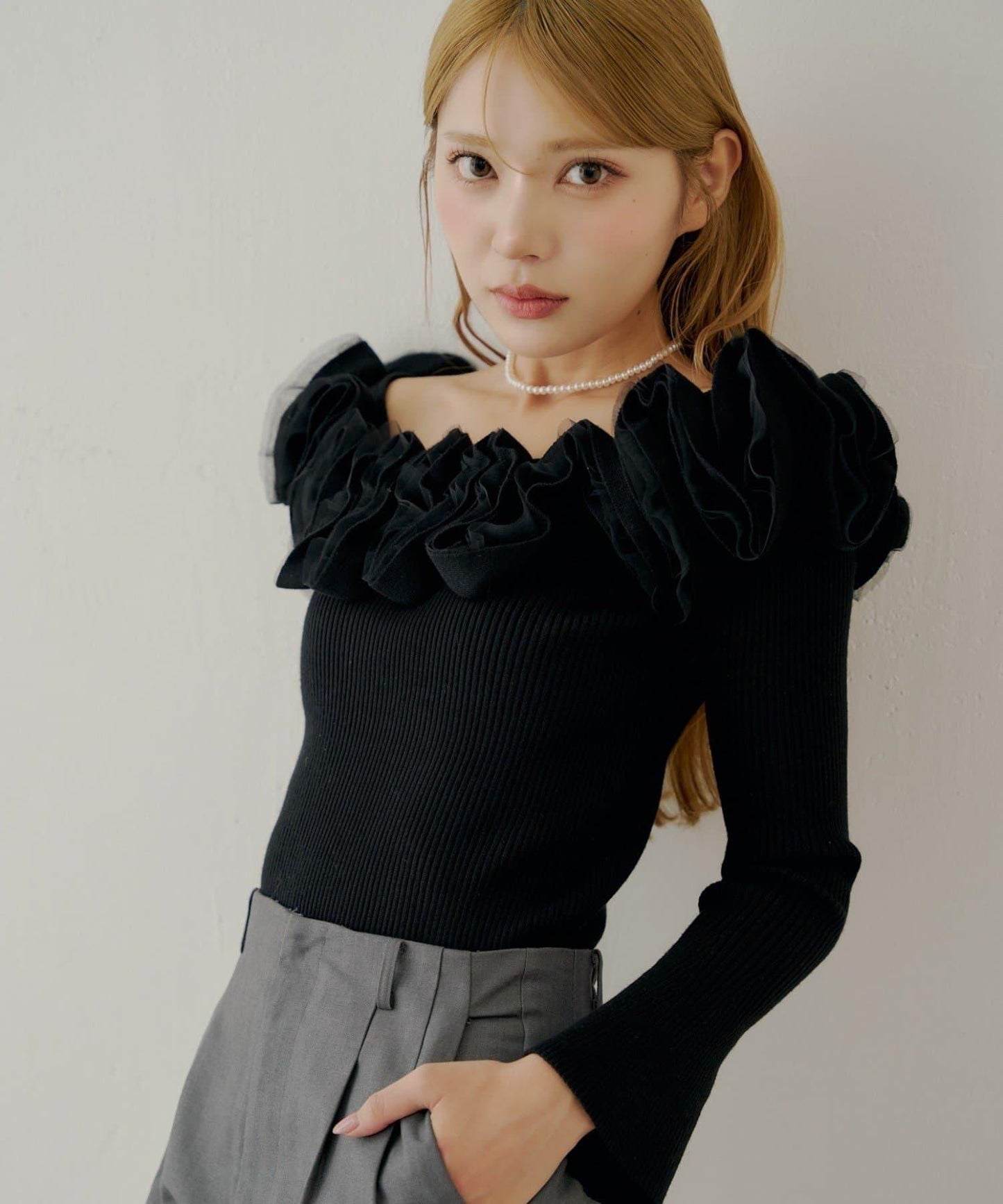 【SALON by Chico】2way荷葉邊設計一字領針織衫