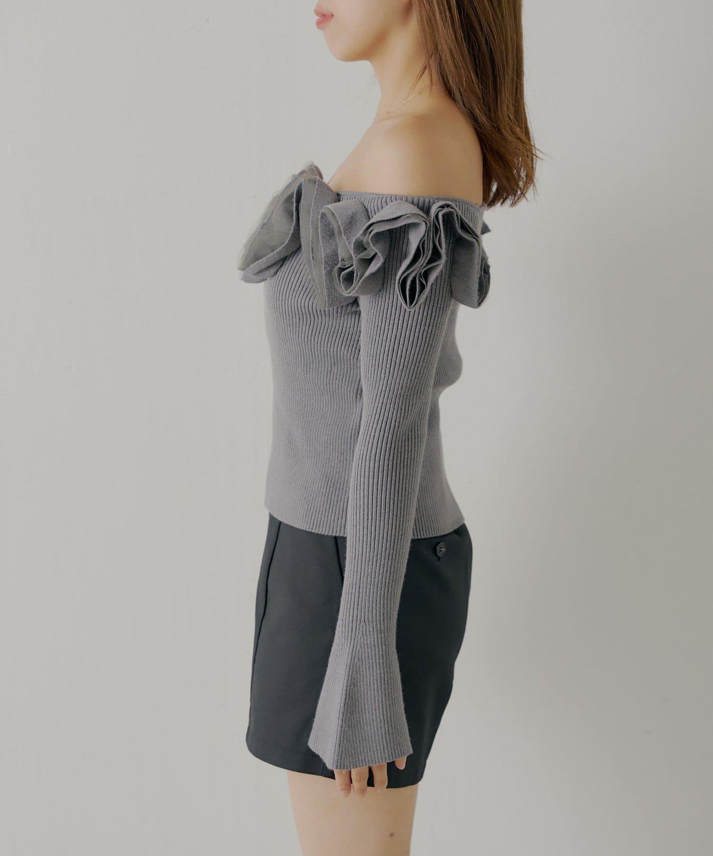 【SALON by Chico】2way荷葉邊設計一字領針織衫