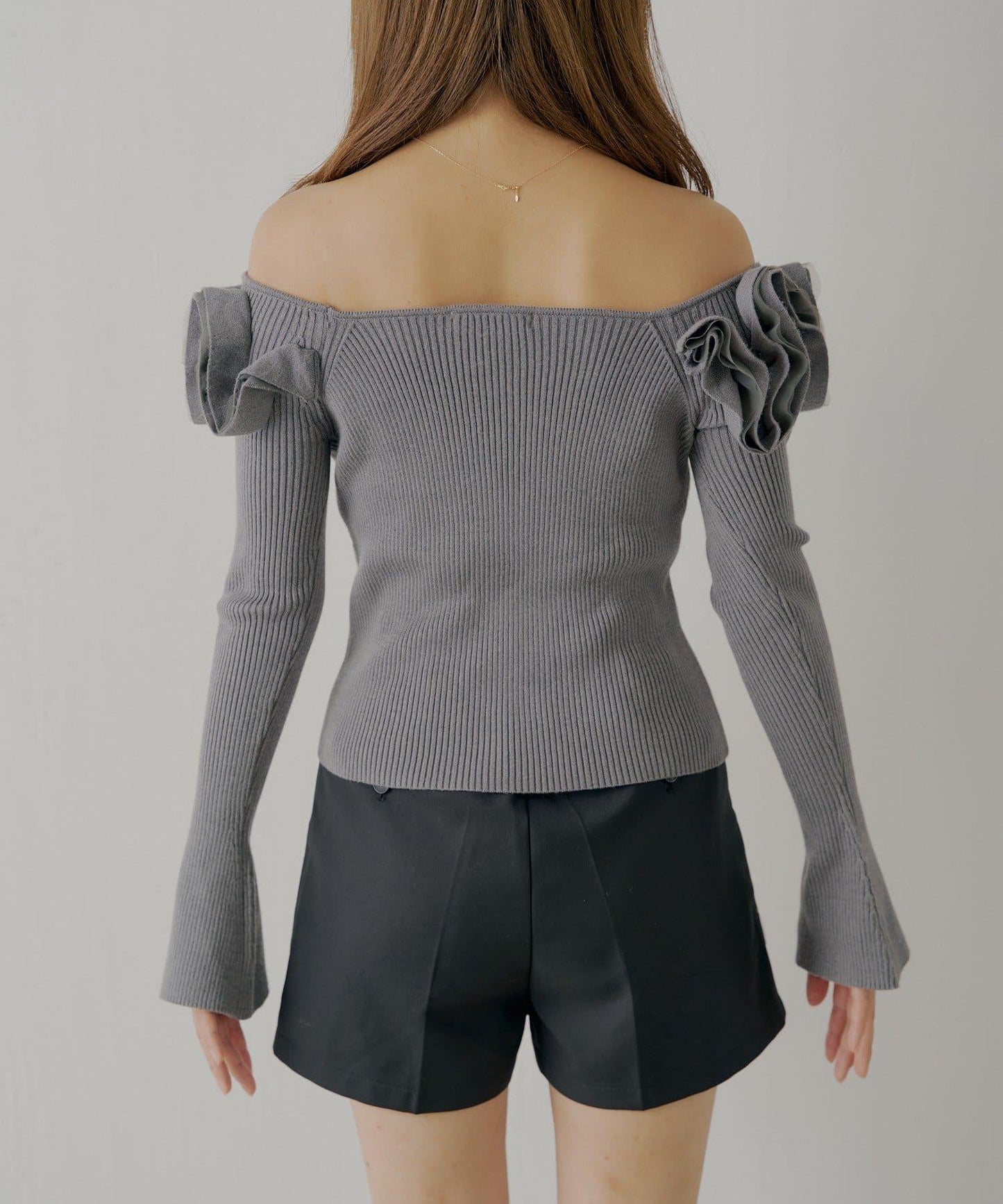 【SALON by Chico】2way荷葉邊設計一字領針織衫