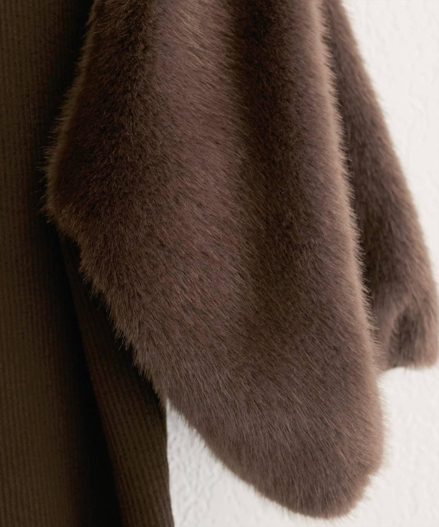 拼接毛絨袖口羅紋針織套頭衫