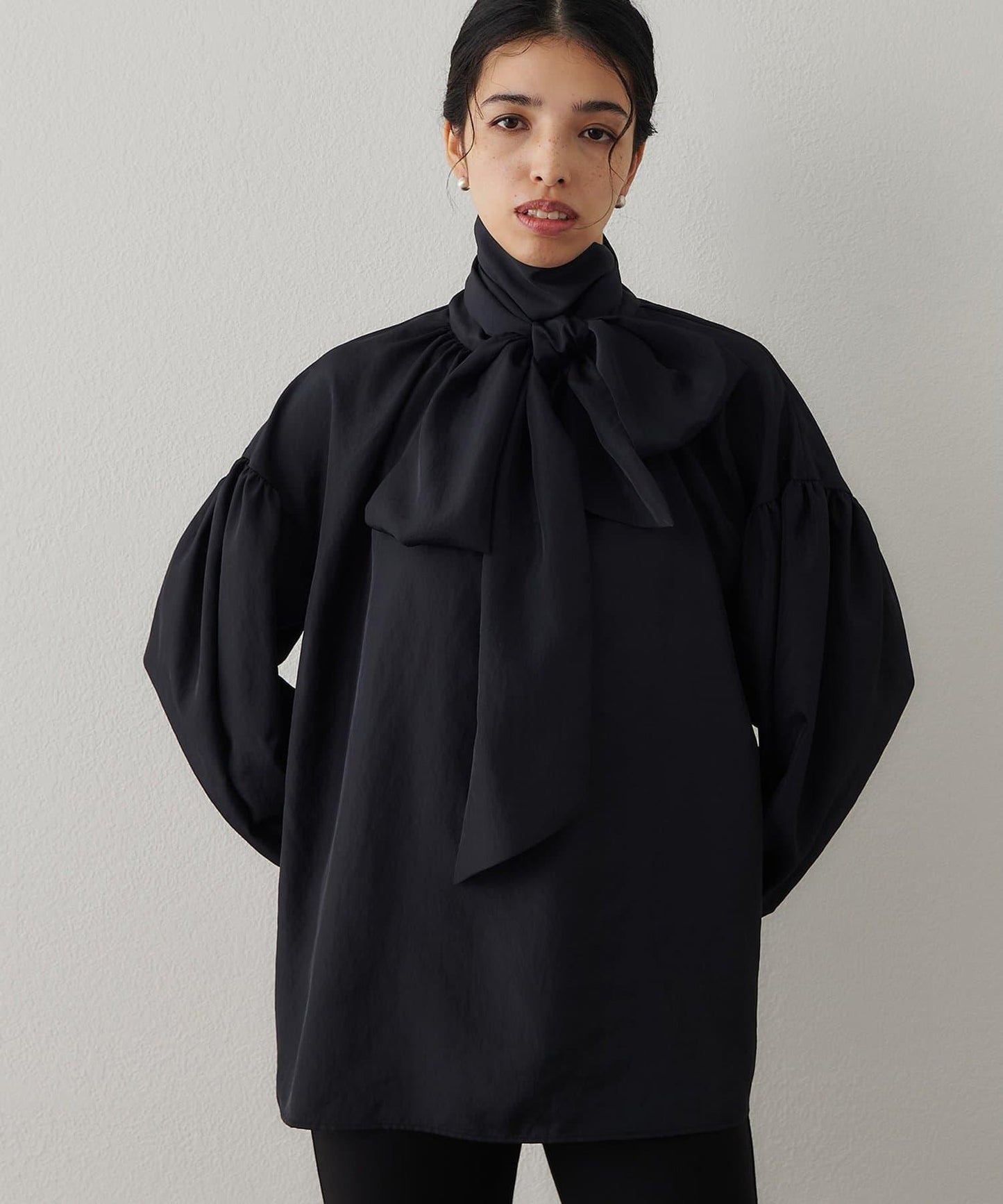 絲滑蝴蝶結領襯衫