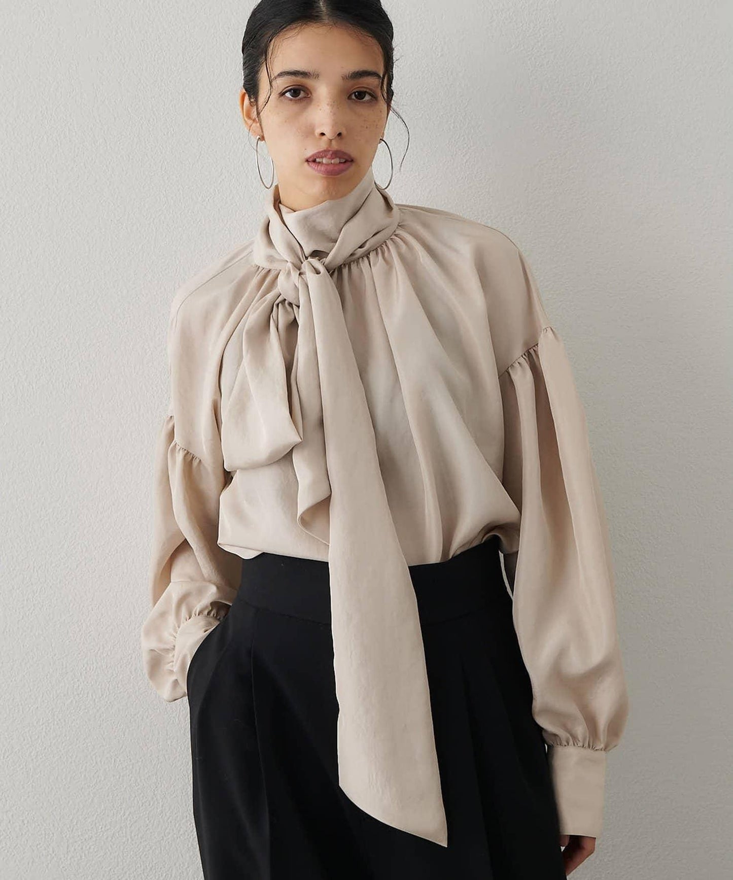 絲滑蝴蝶結領襯衫