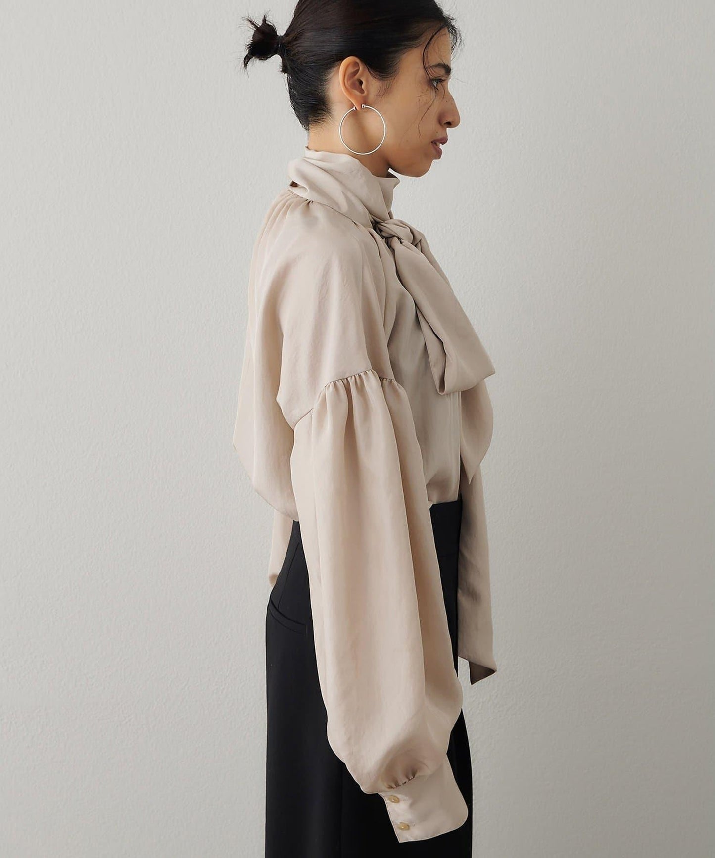 絲滑蝴蝶結領襯衫