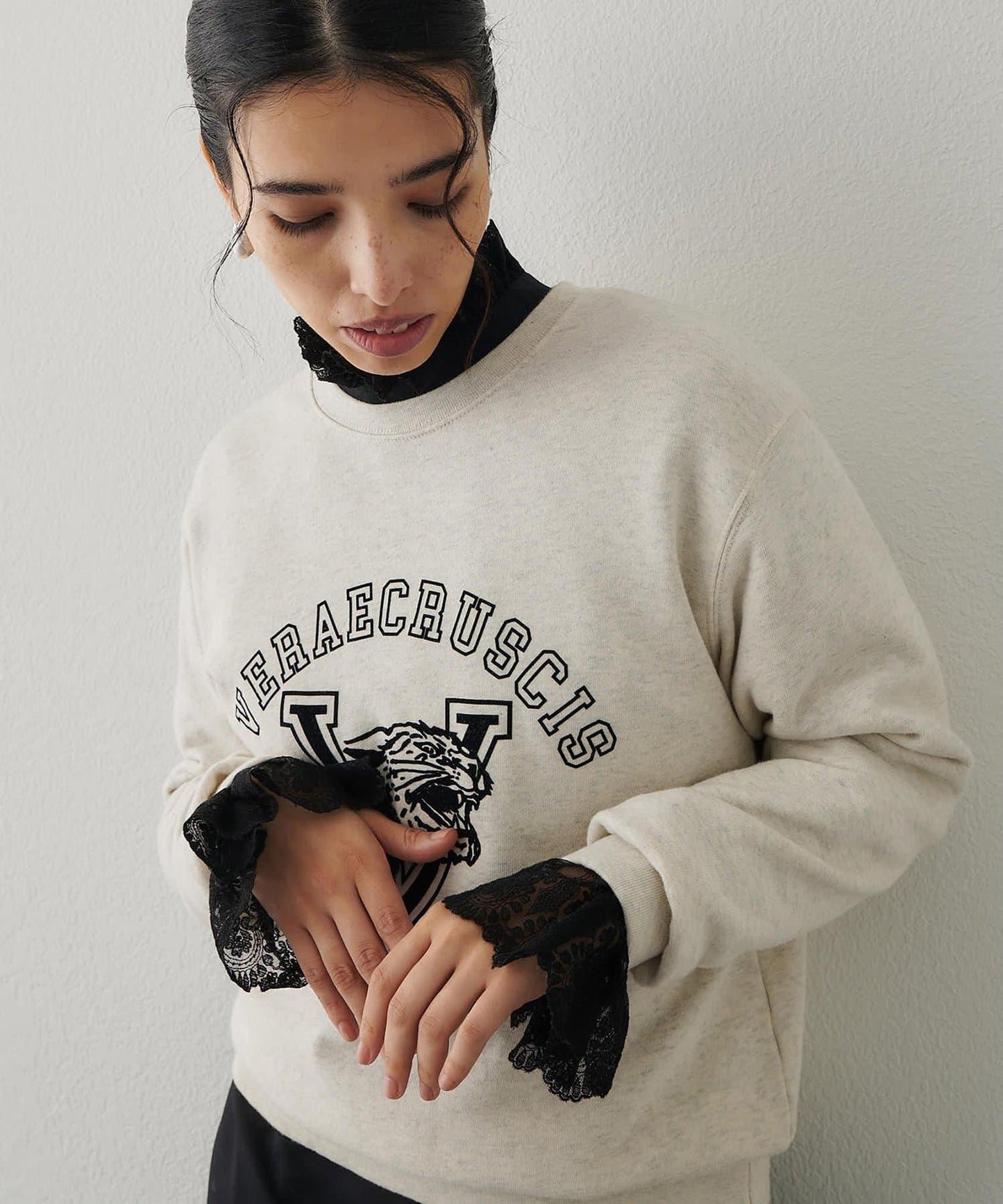 標誌植絨衛衣布