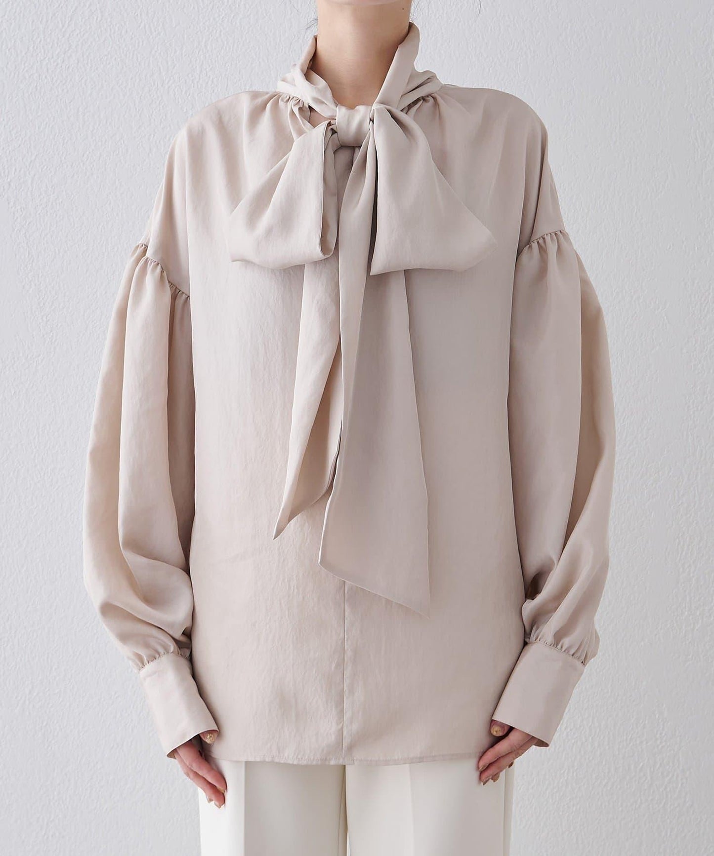 絲滑蝴蝶結領襯衫
