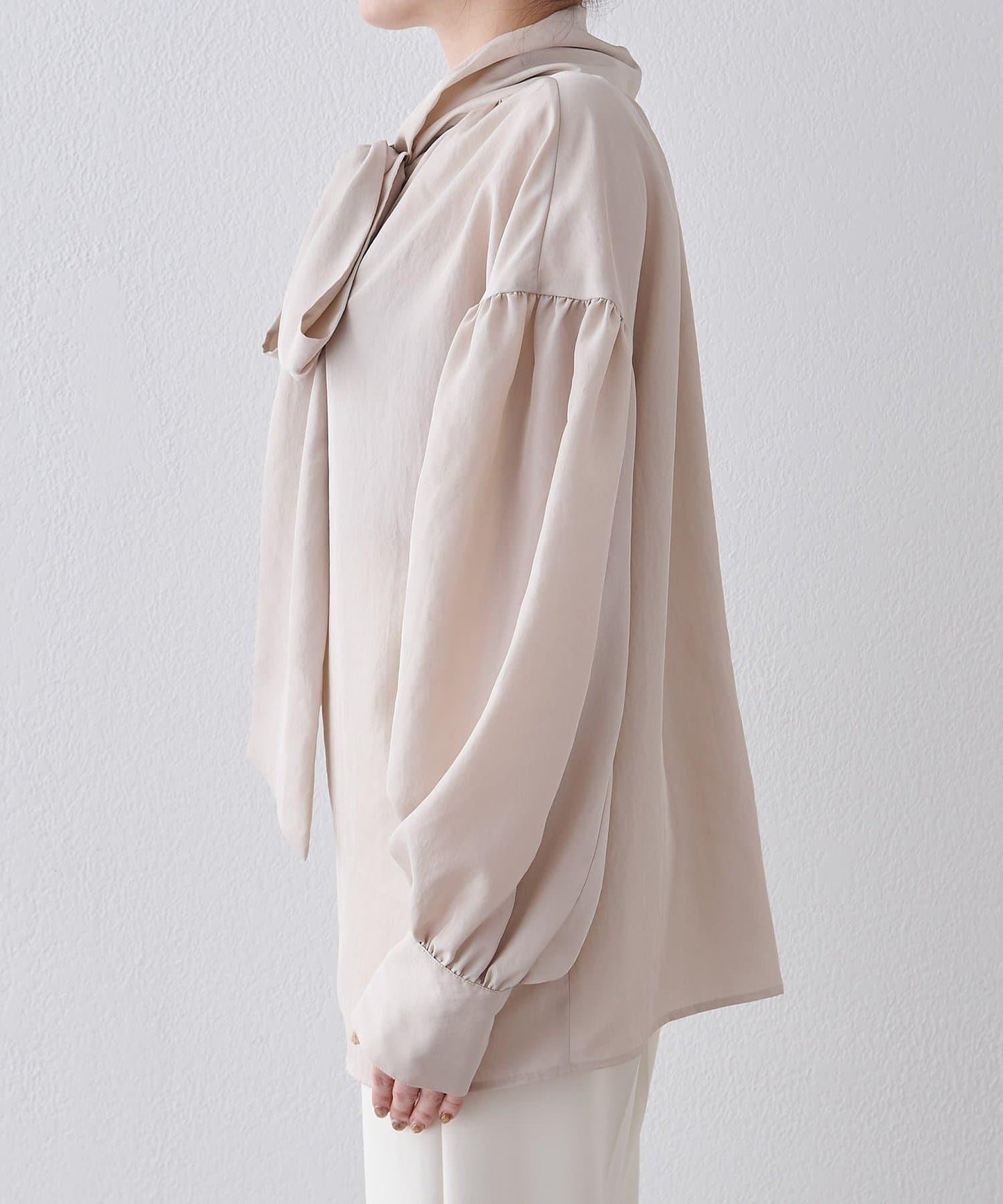 絲滑蝴蝶結領襯衫