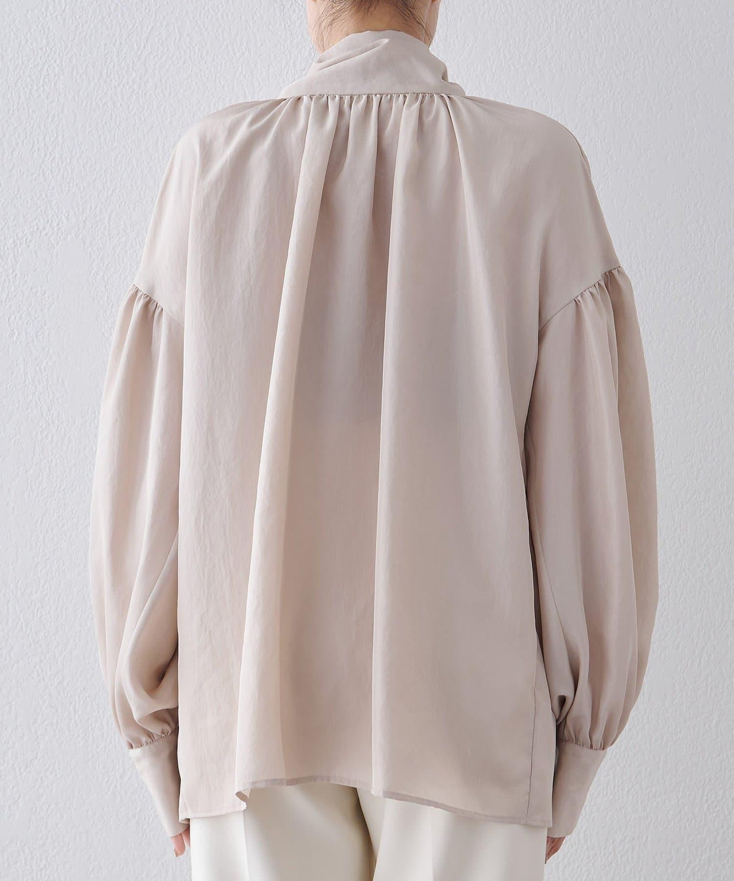 絲滑蝴蝶結領襯衫