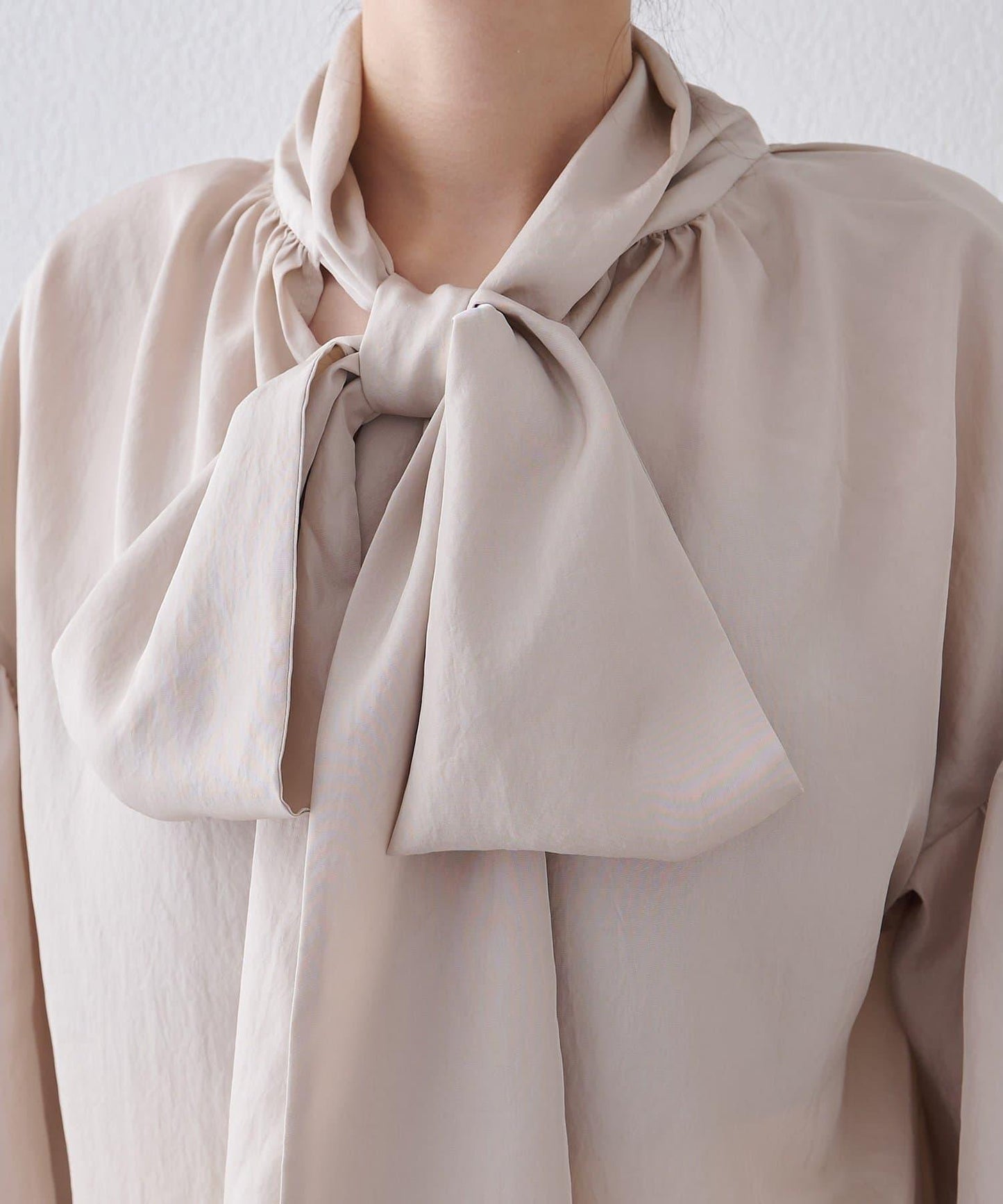 絲滑蝴蝶結領襯衫