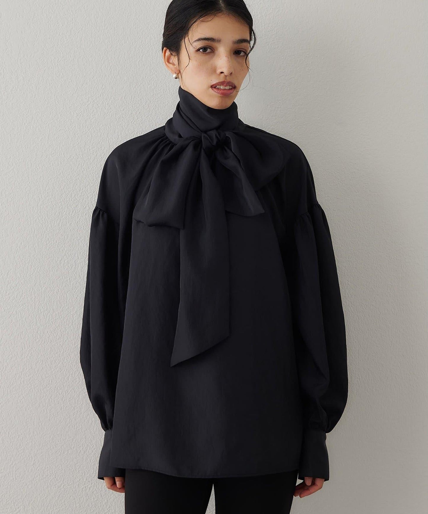 絲滑蝴蝶結領襯衫