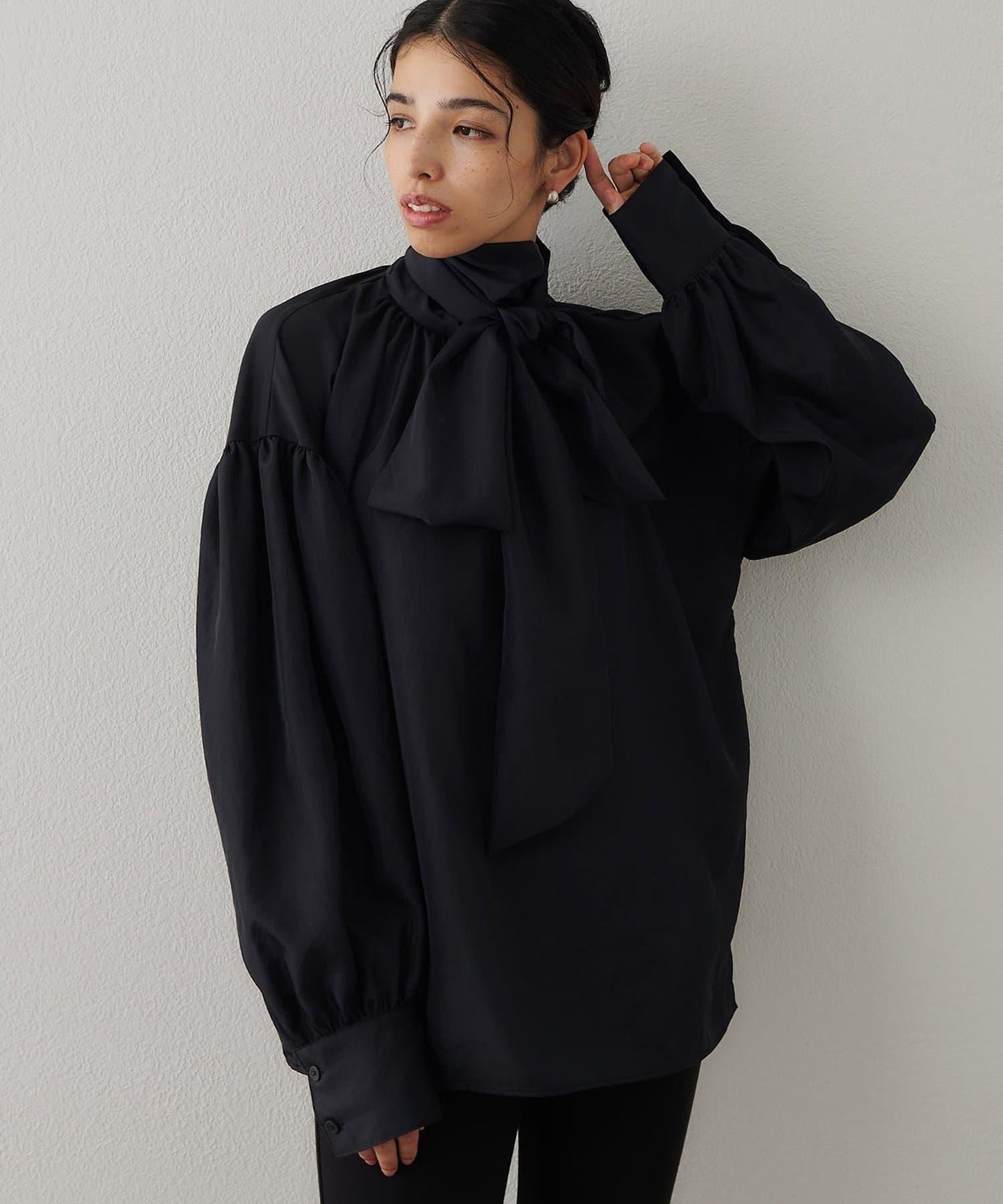 絲滑蝴蝶結領襯衫