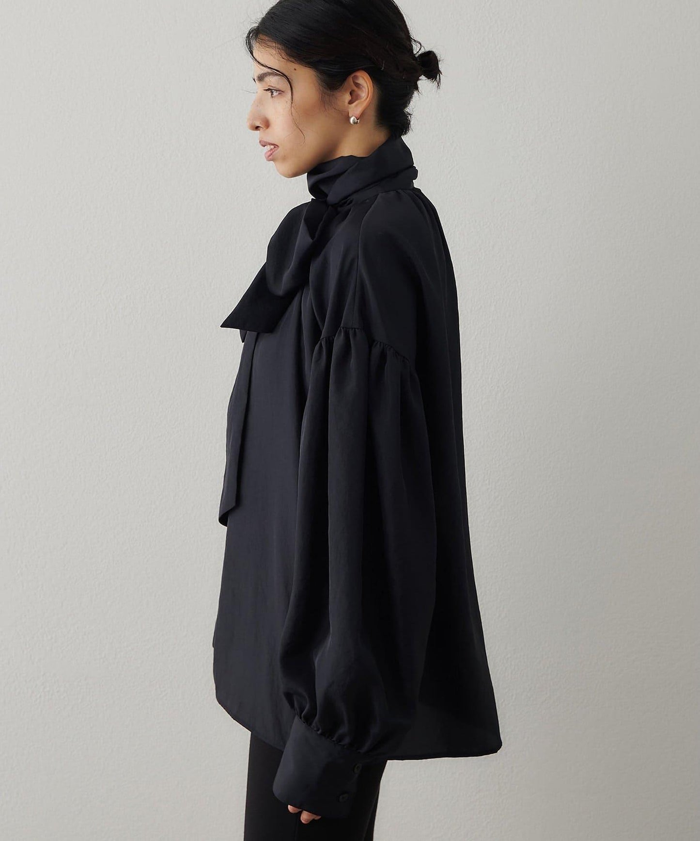 絲滑蝴蝶結領襯衫