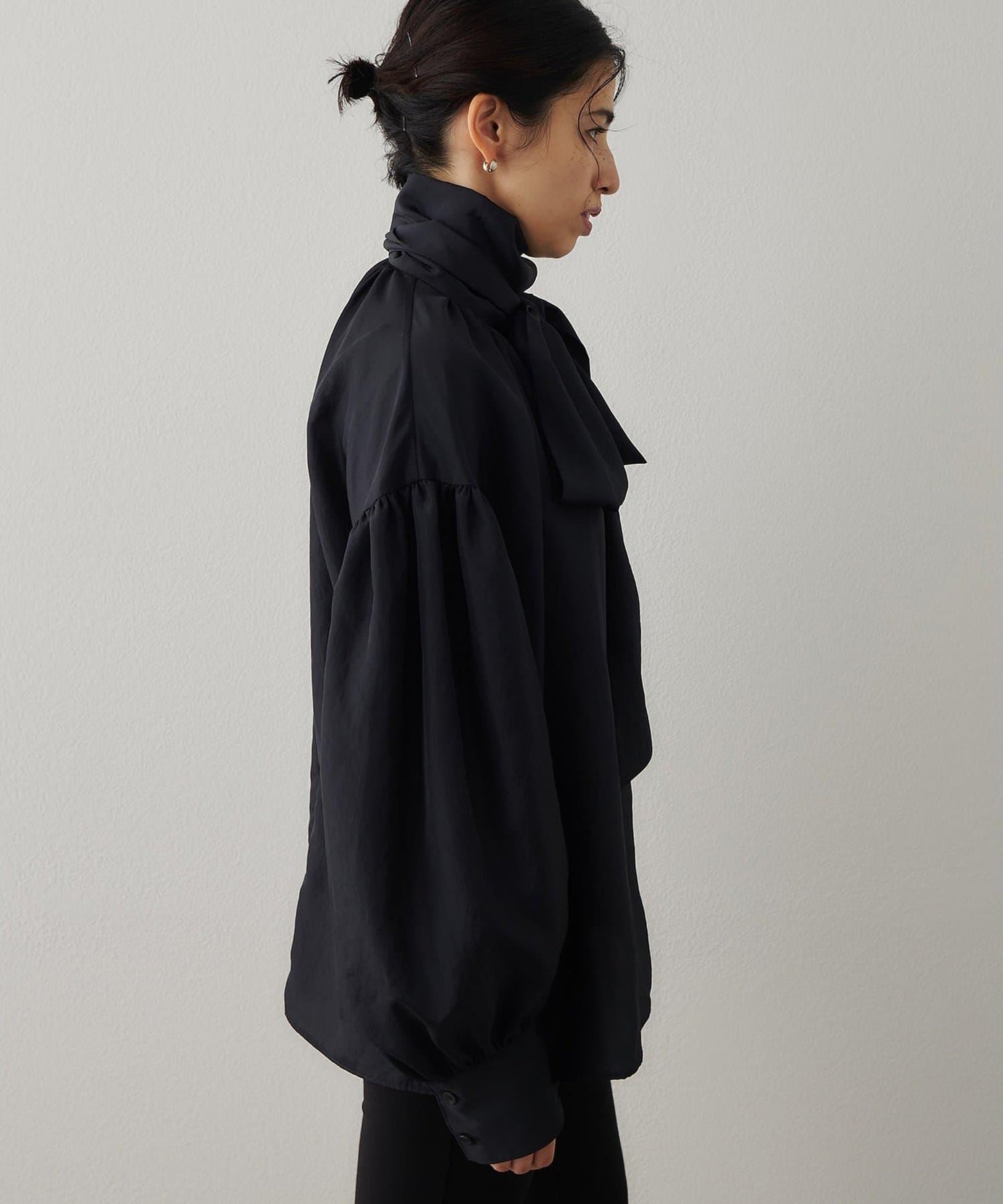 絲滑蝴蝶結領襯衫