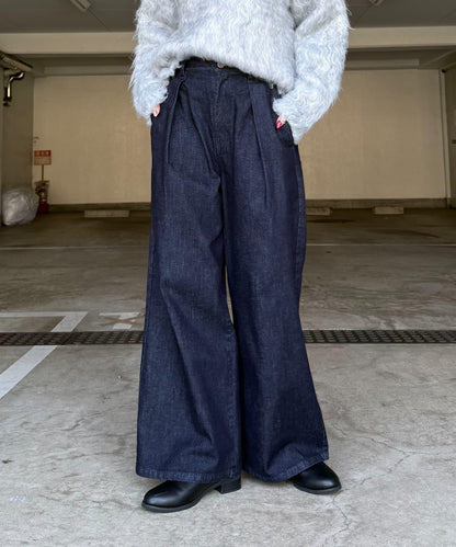 褶皺寬鬆牛仔褲