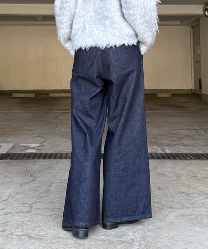 褶皺寬鬆牛仔褲