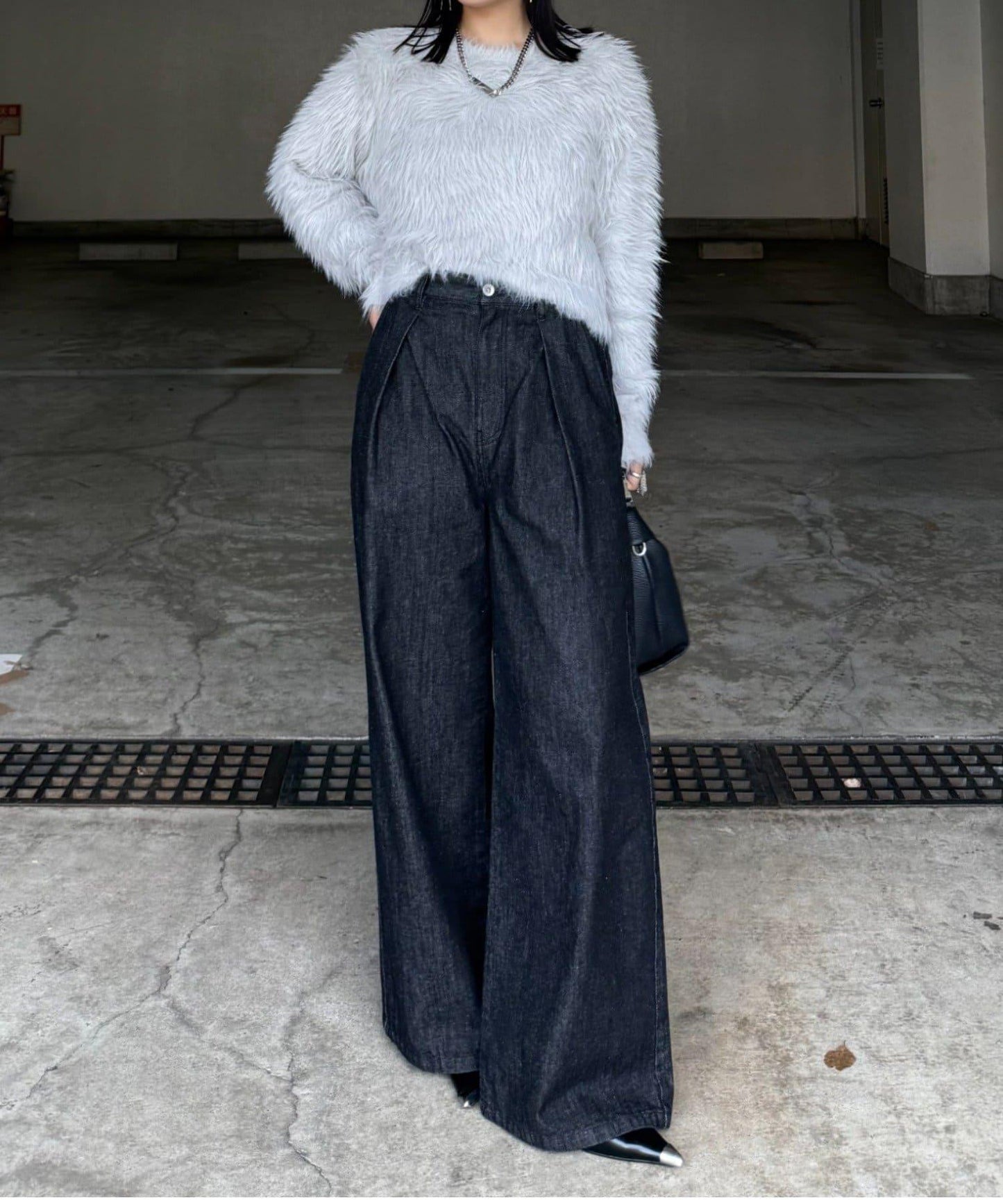 褶皺寬鬆牛仔褲